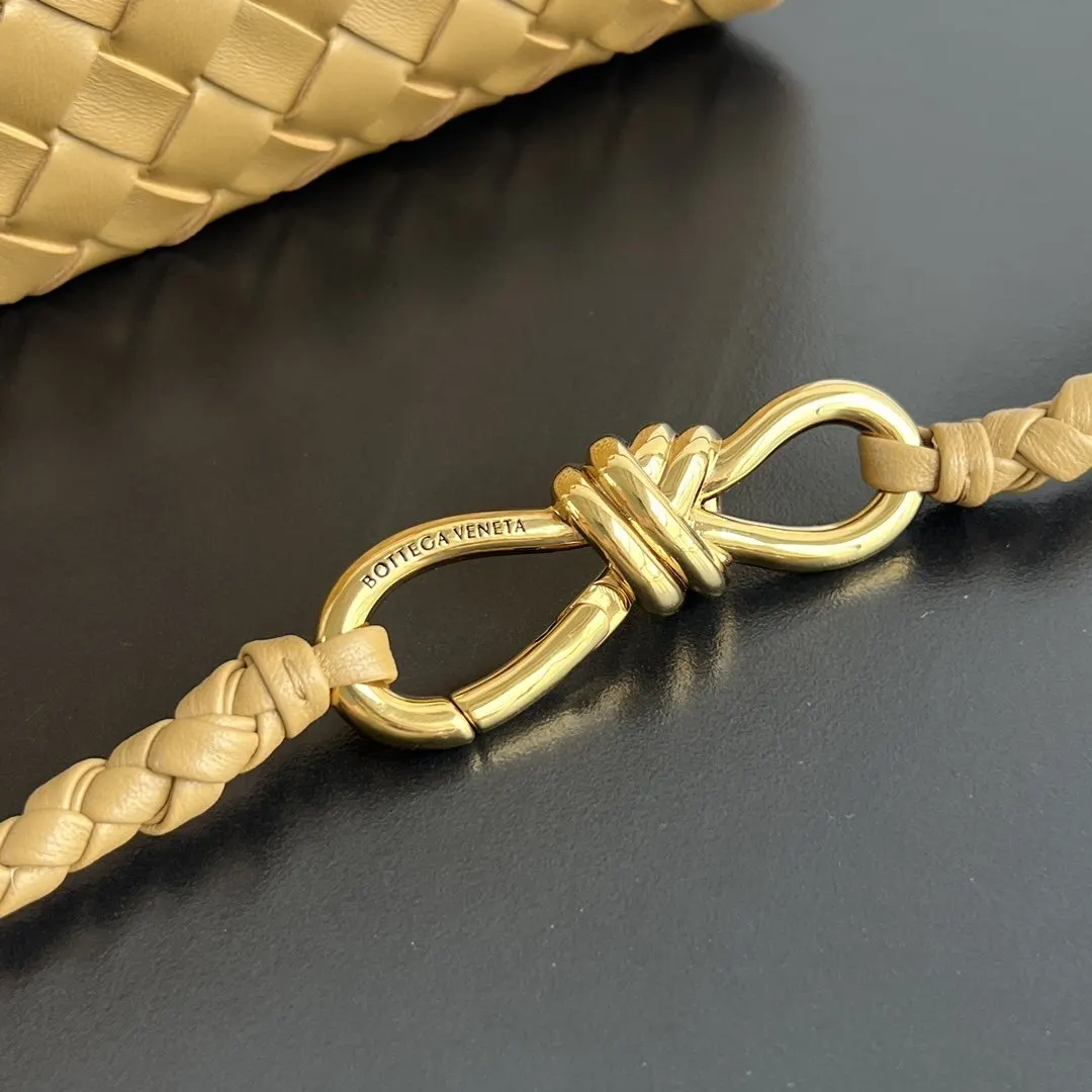 Bottega Veneta 金色 羊皮 斜挎包 轻便斜挎款