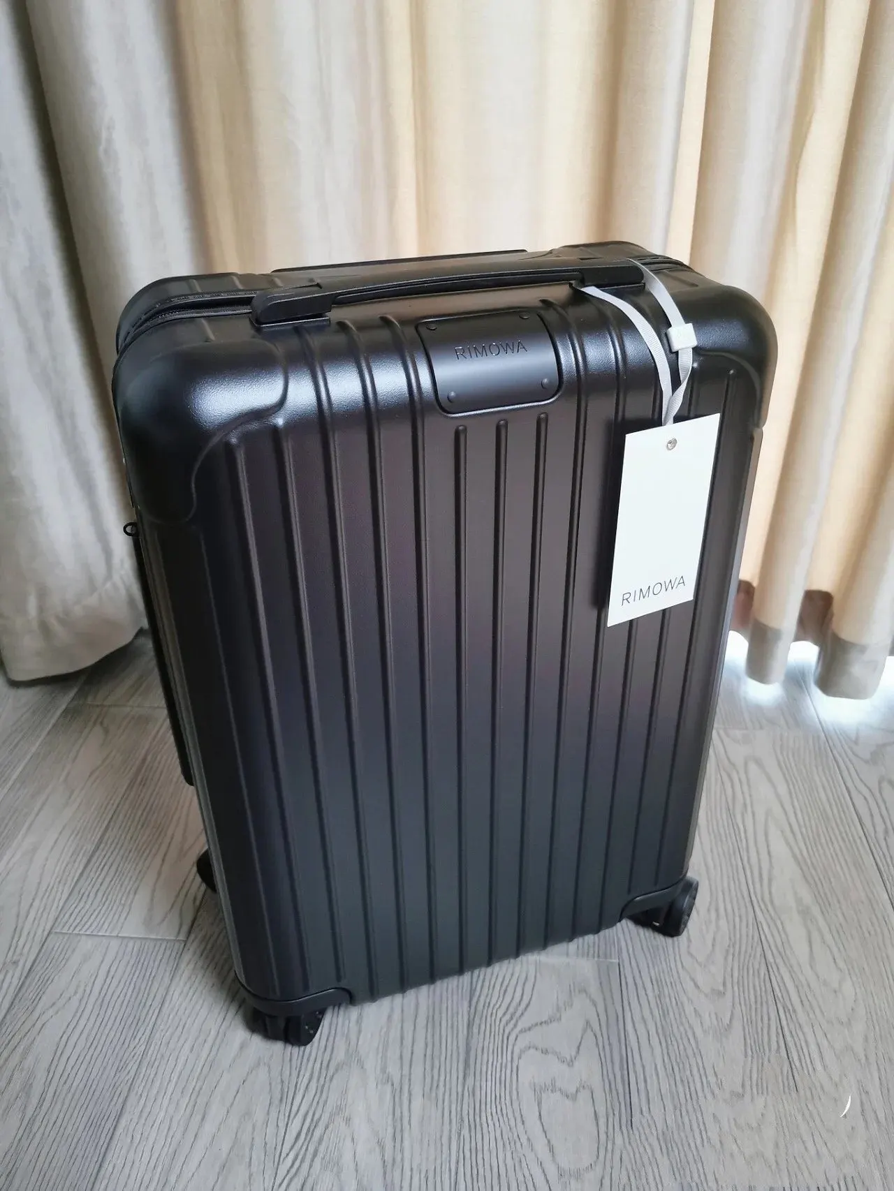黑色 白色 RIMOWA 日默瓦Essential 系列旅 行李箱 旅行拉杆款 輕便出行款