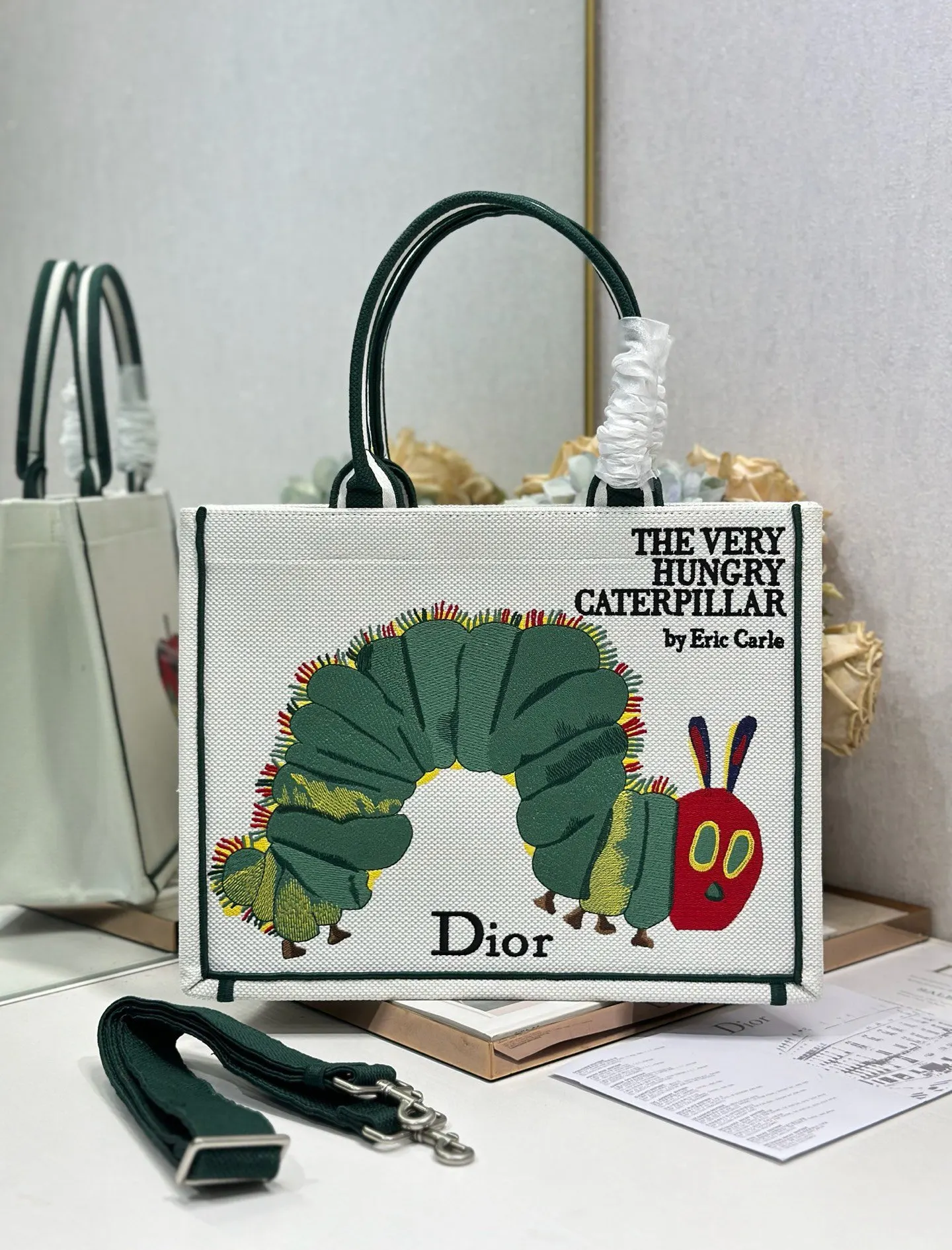 Book Tote 可收纳各种日常用品 全新演绎Baye图案