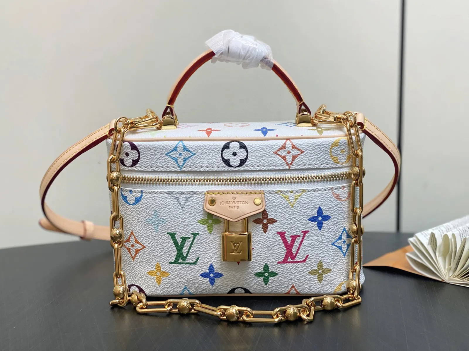 LV 牛皮 精品 白彩 包 TM VANITY 鏈條包 精致鏈條款