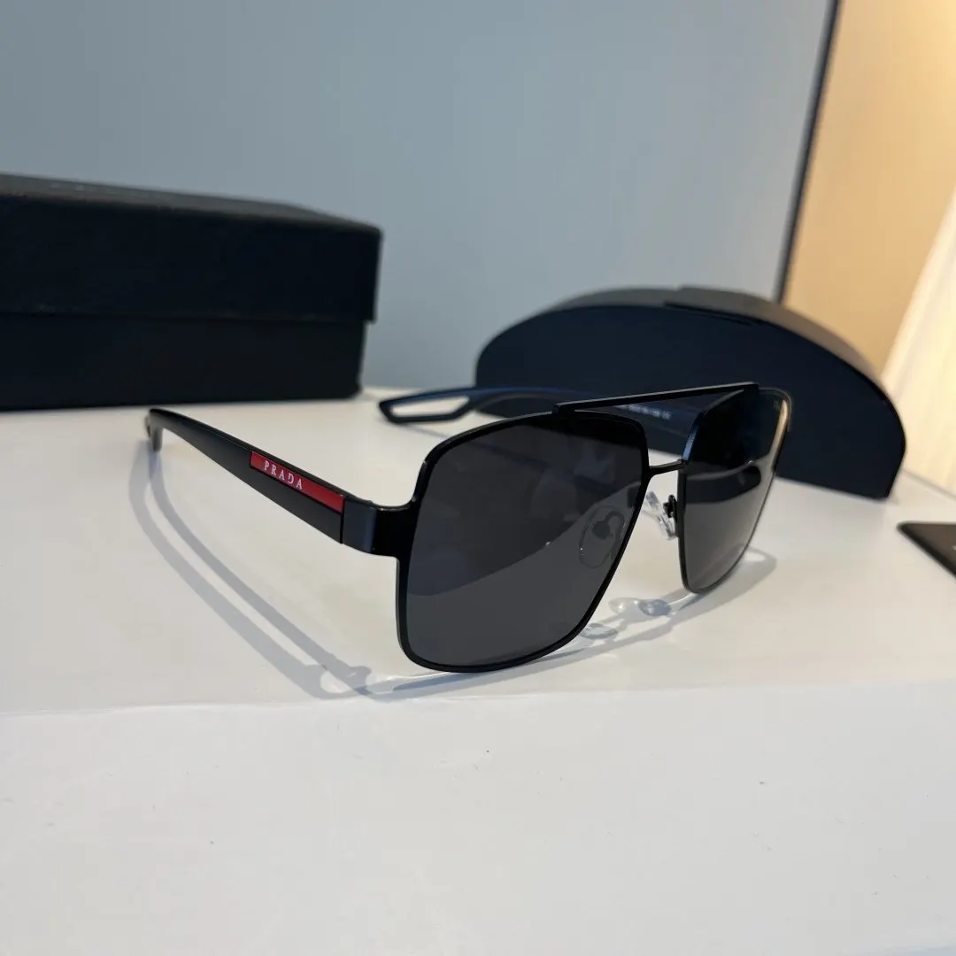 PRADA 太阳眼镜 時尚遮阳款