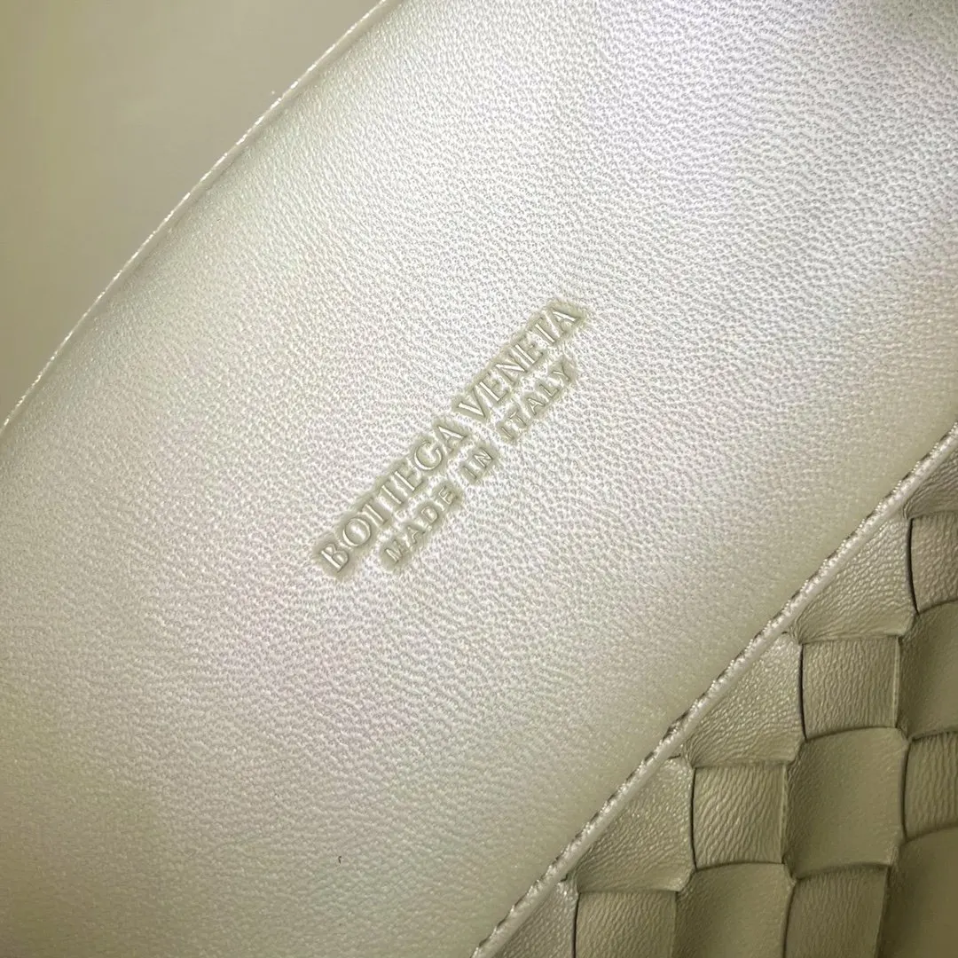 Bottega Veneta 金色 羊皮 斜挎包 轻便斜挎款