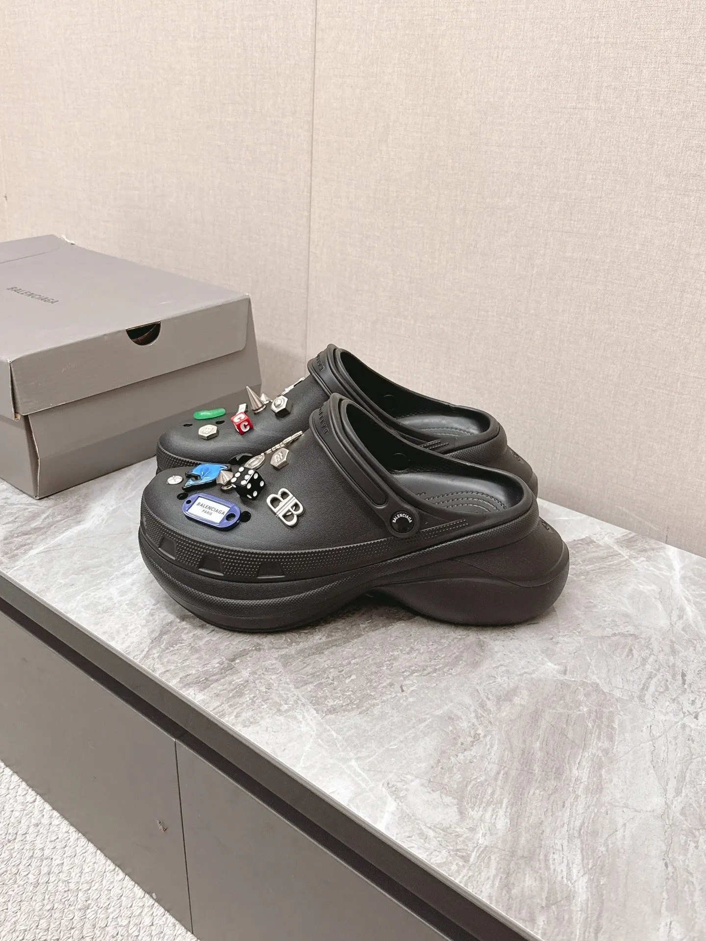 Balenciaga 金扣 運動鞋 厚底休閒款