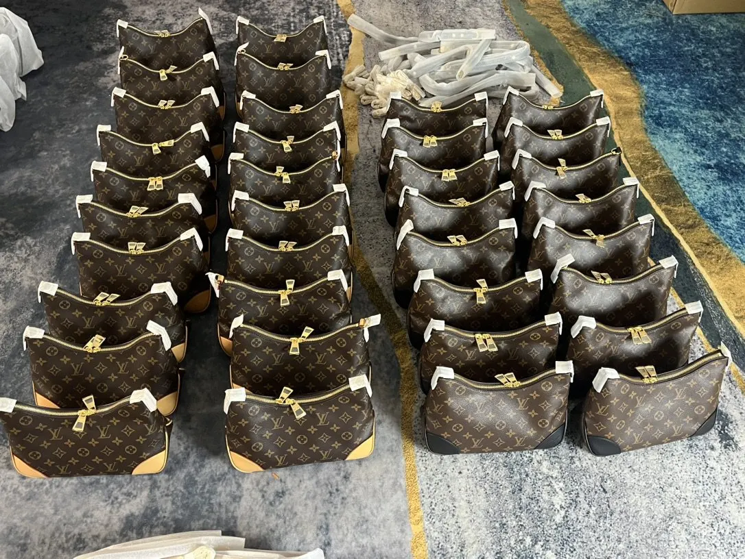牛角包黃皮大量 稳定性超强 牛角包黃皮大 水桶包 休閒水桶款