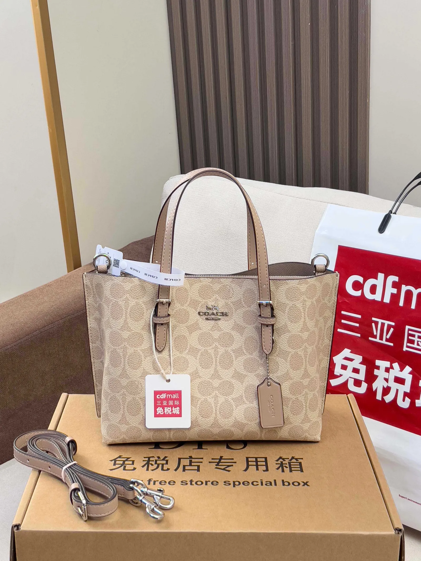 Coach 图片 Mollie Tot 托特包 大容量托特款