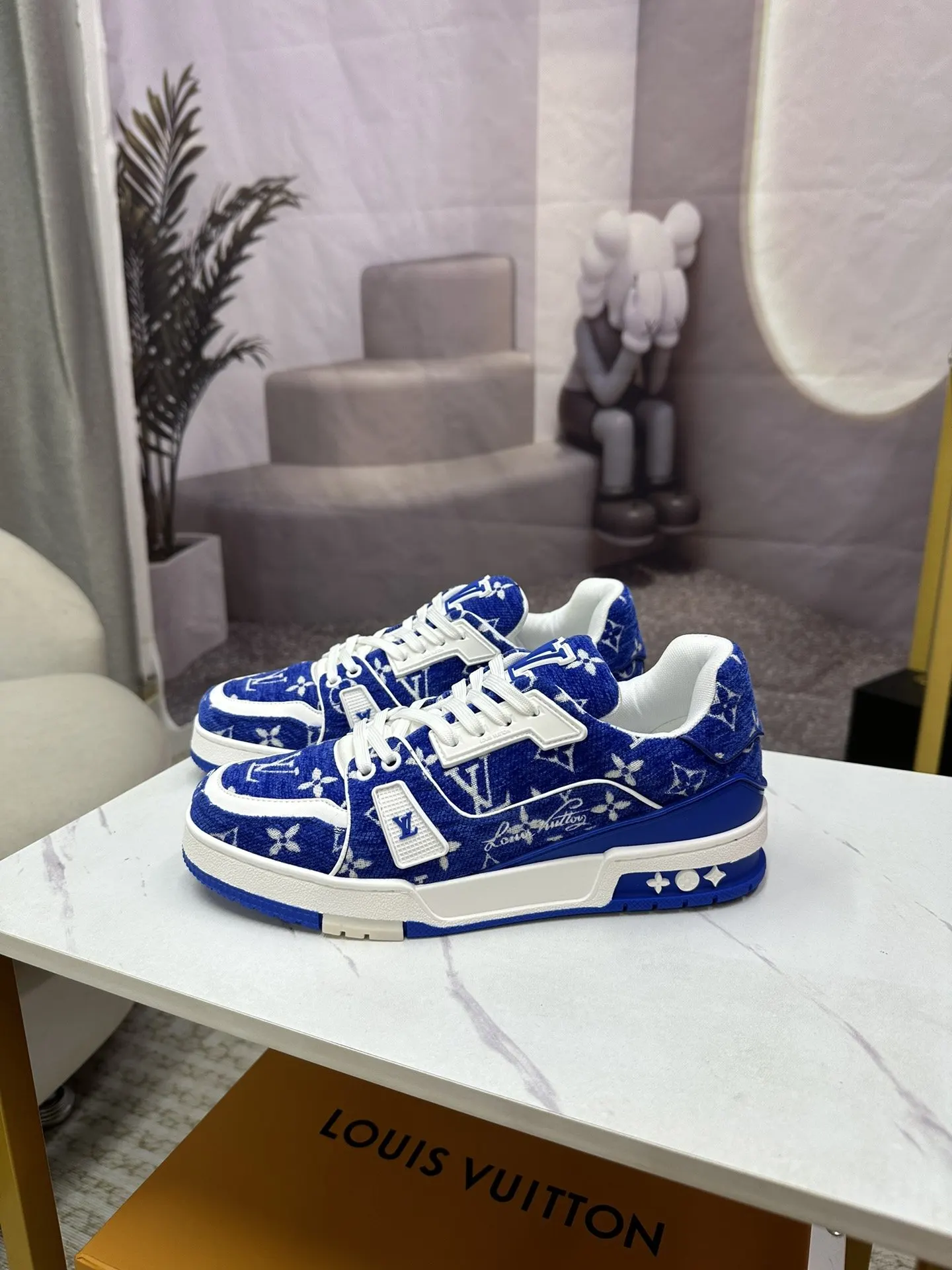 LV Casual Versatile