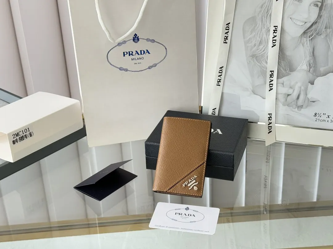 PRADA Saffiano十字纹牛皮 錢包 实用卡夹款