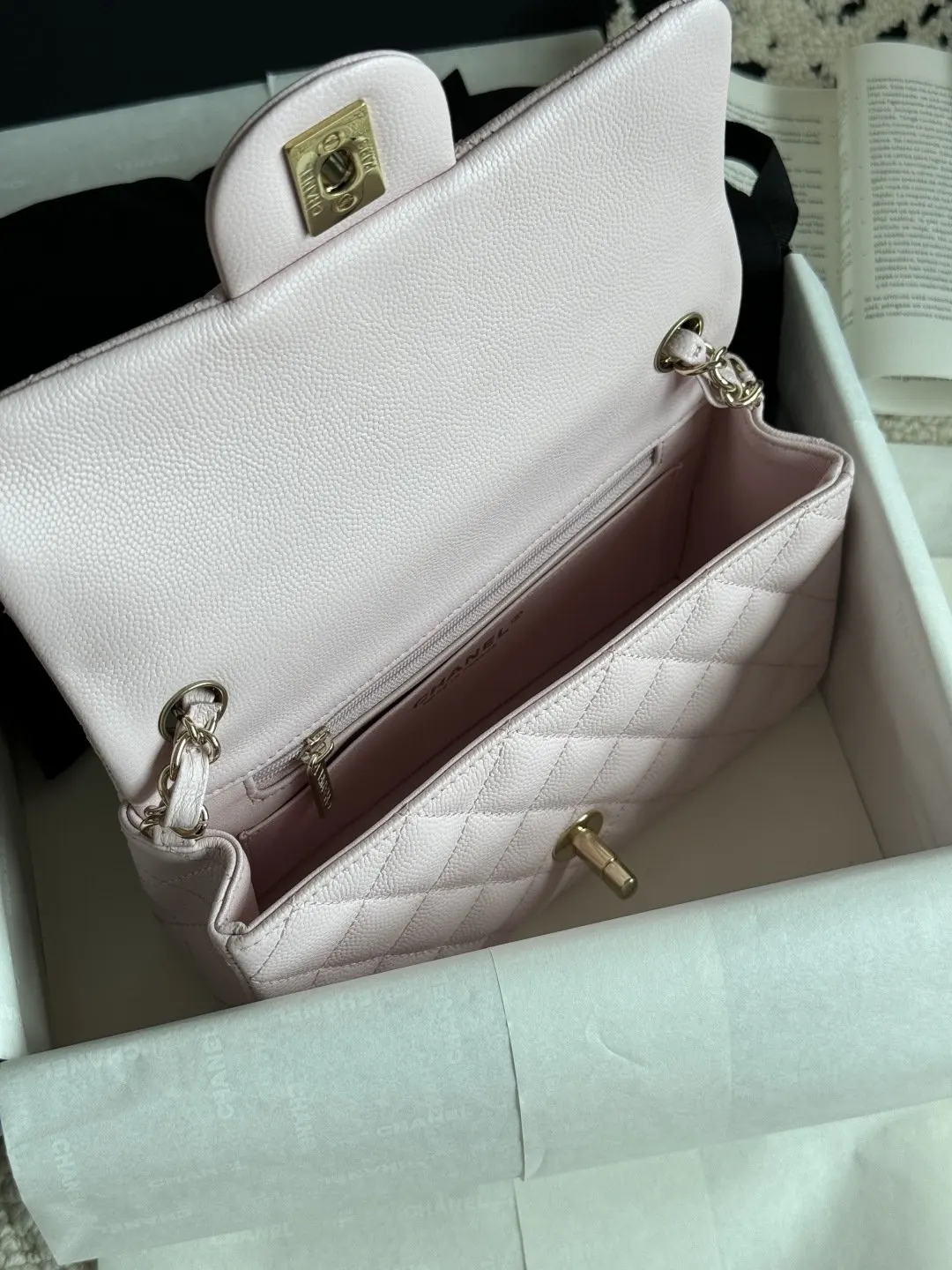 Crossbody Bag Lightweight Classic Leather