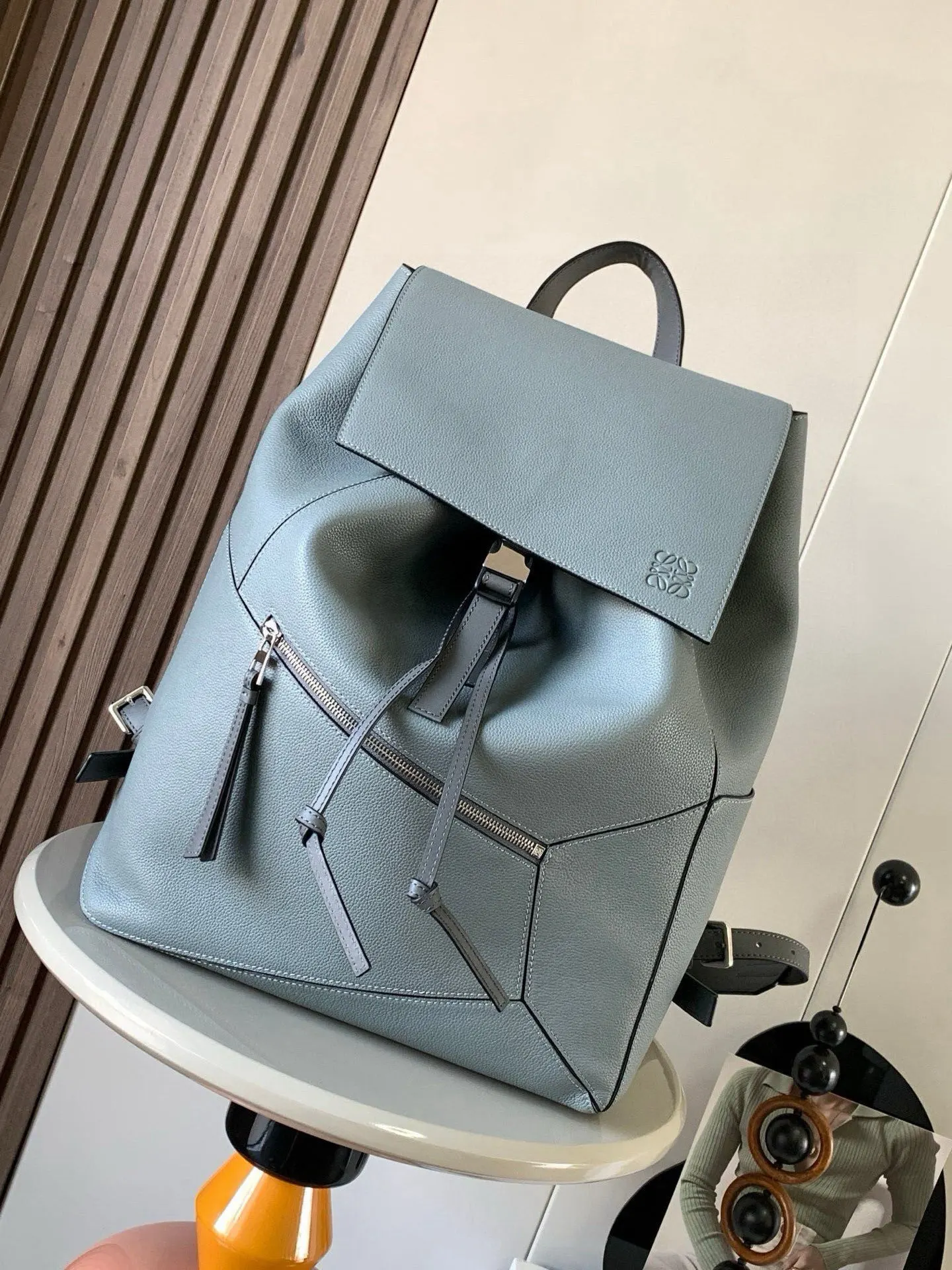 Loewe 小牛皮 uzzle Back ack 柔软粒面牛皮 雙肩包 实用雙肩款