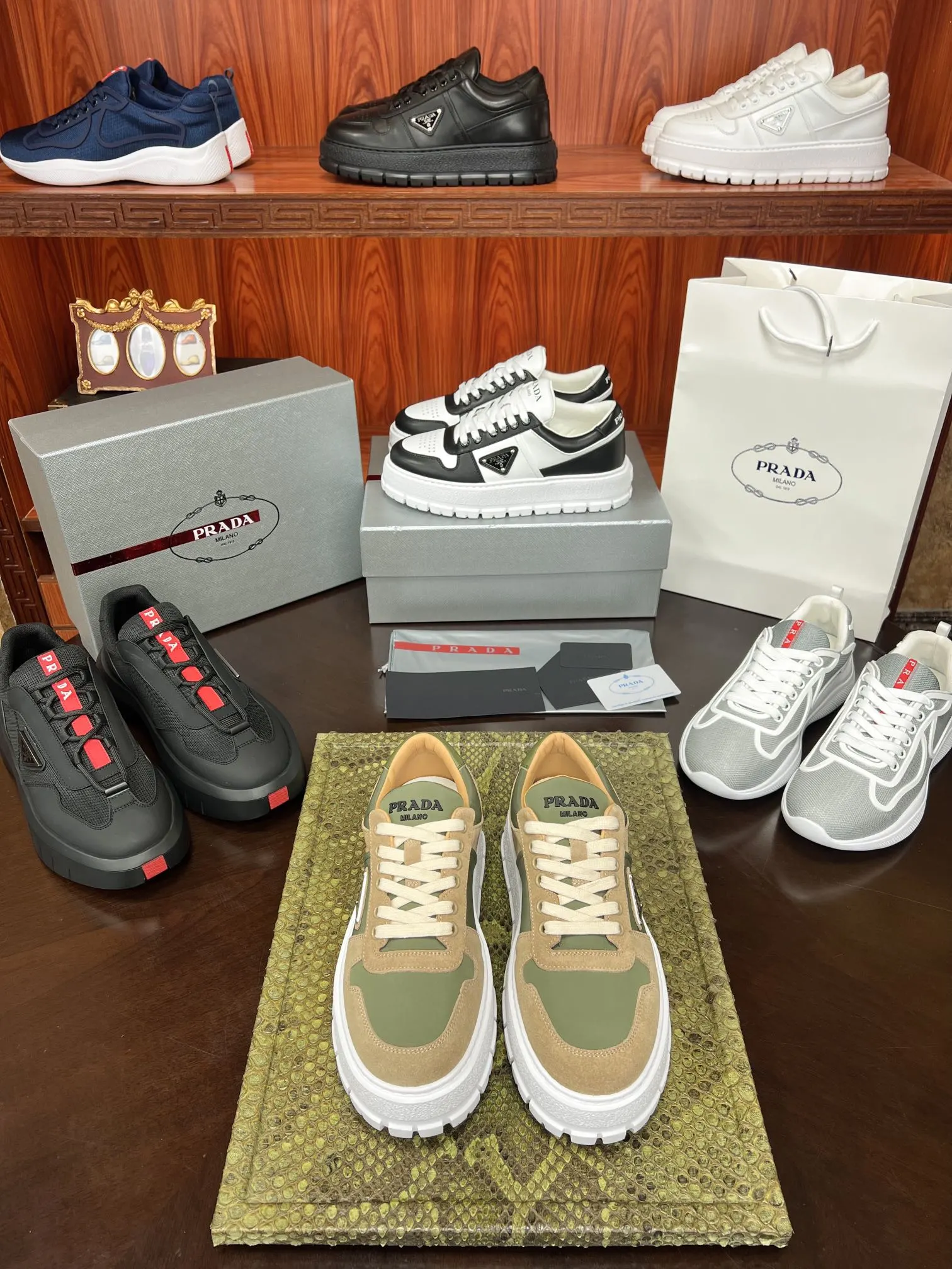 Prada Fashion Item Casual Versatile Leather