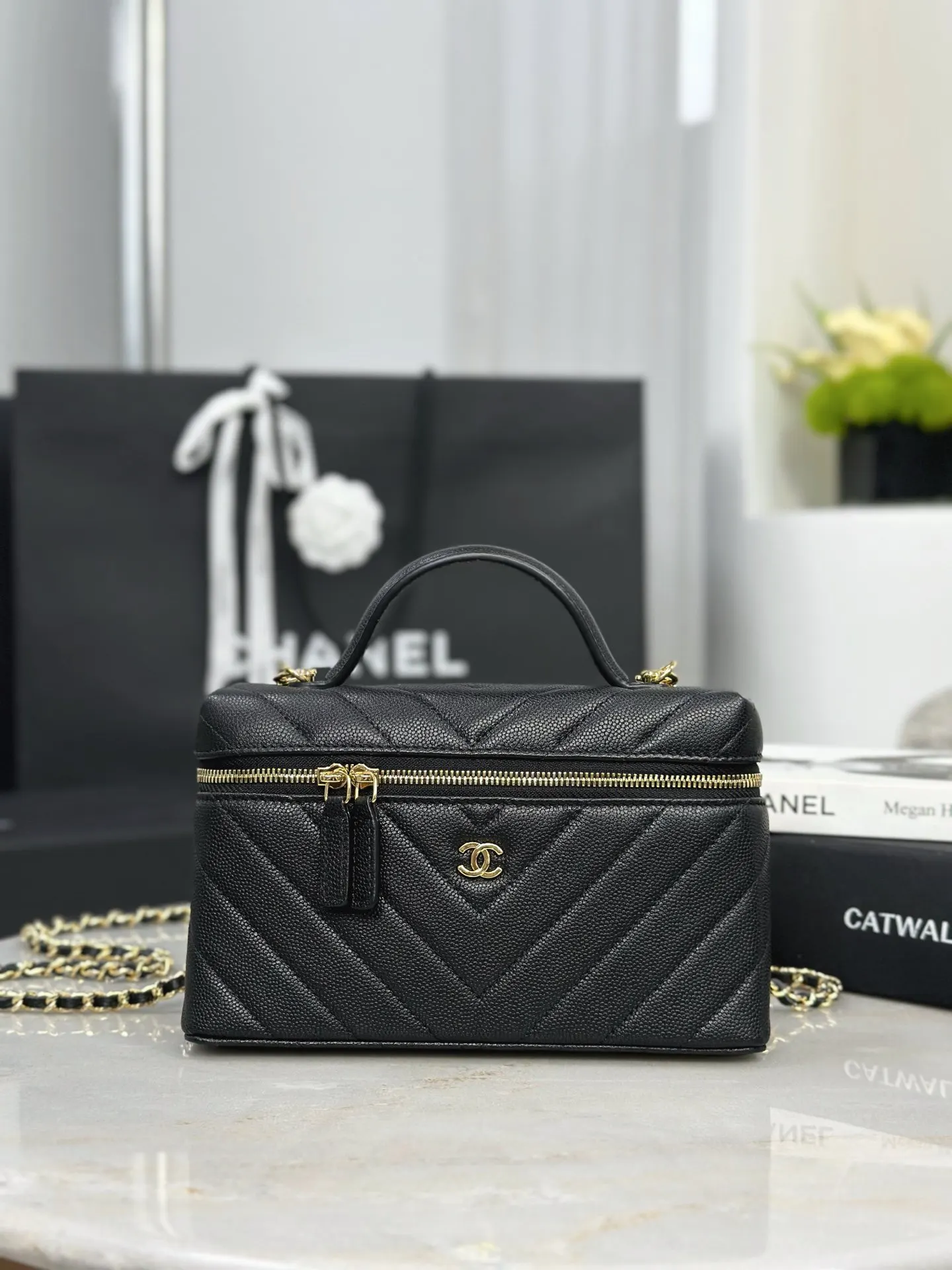 CHANEL 19 Bag 黑色荔枝紋牛皮鏈條包 翻蓋款
