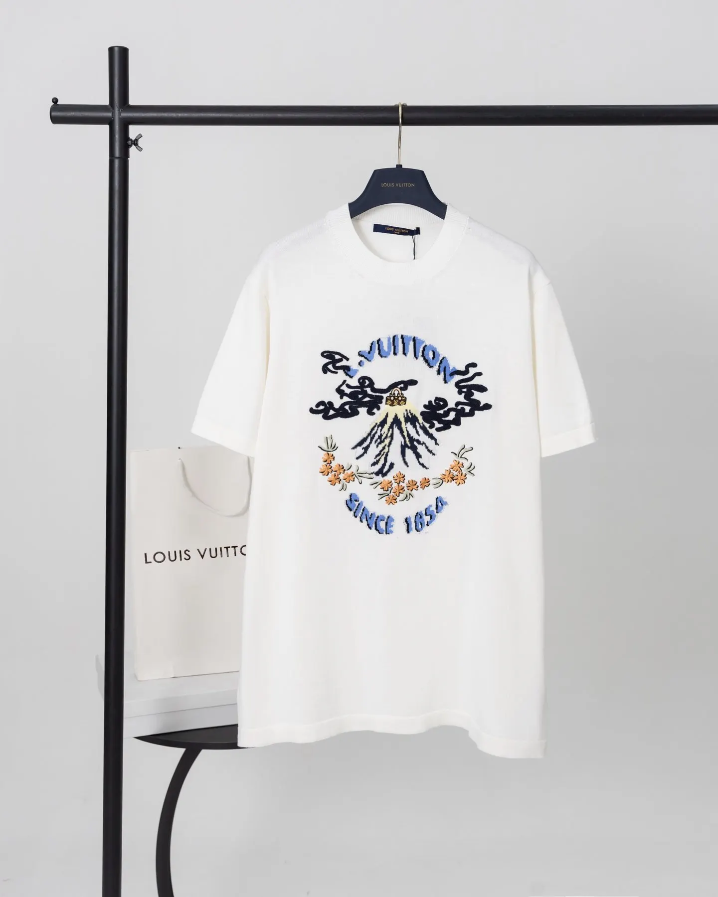 LV 2025秋冬 白色 Mo刺繡 短袖T恤 休閒百搭款
