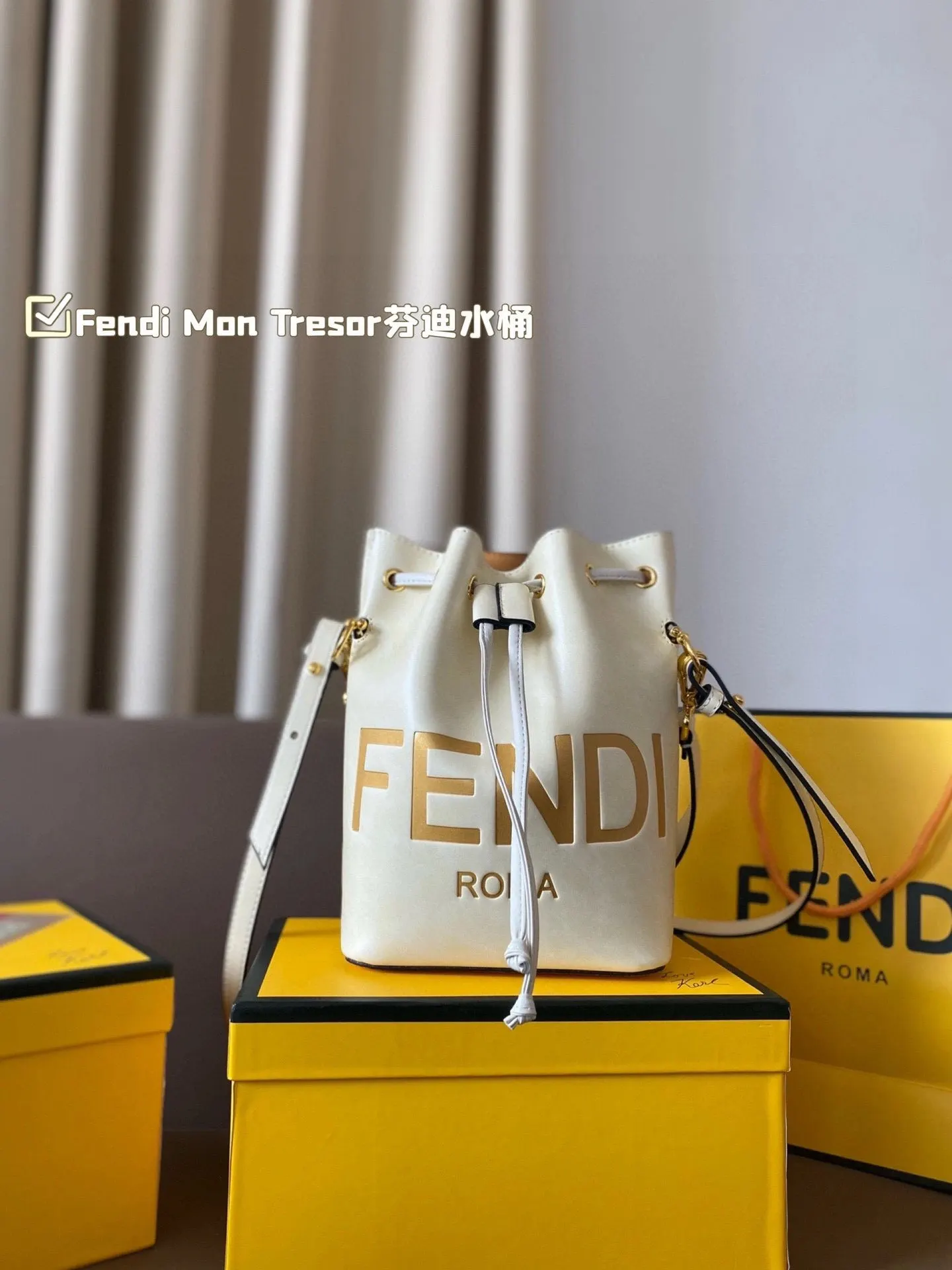 Fendi 小水桶大容量真的太能装啦 小水桶 妥妥復古街头 水桶包 休閒水桶款