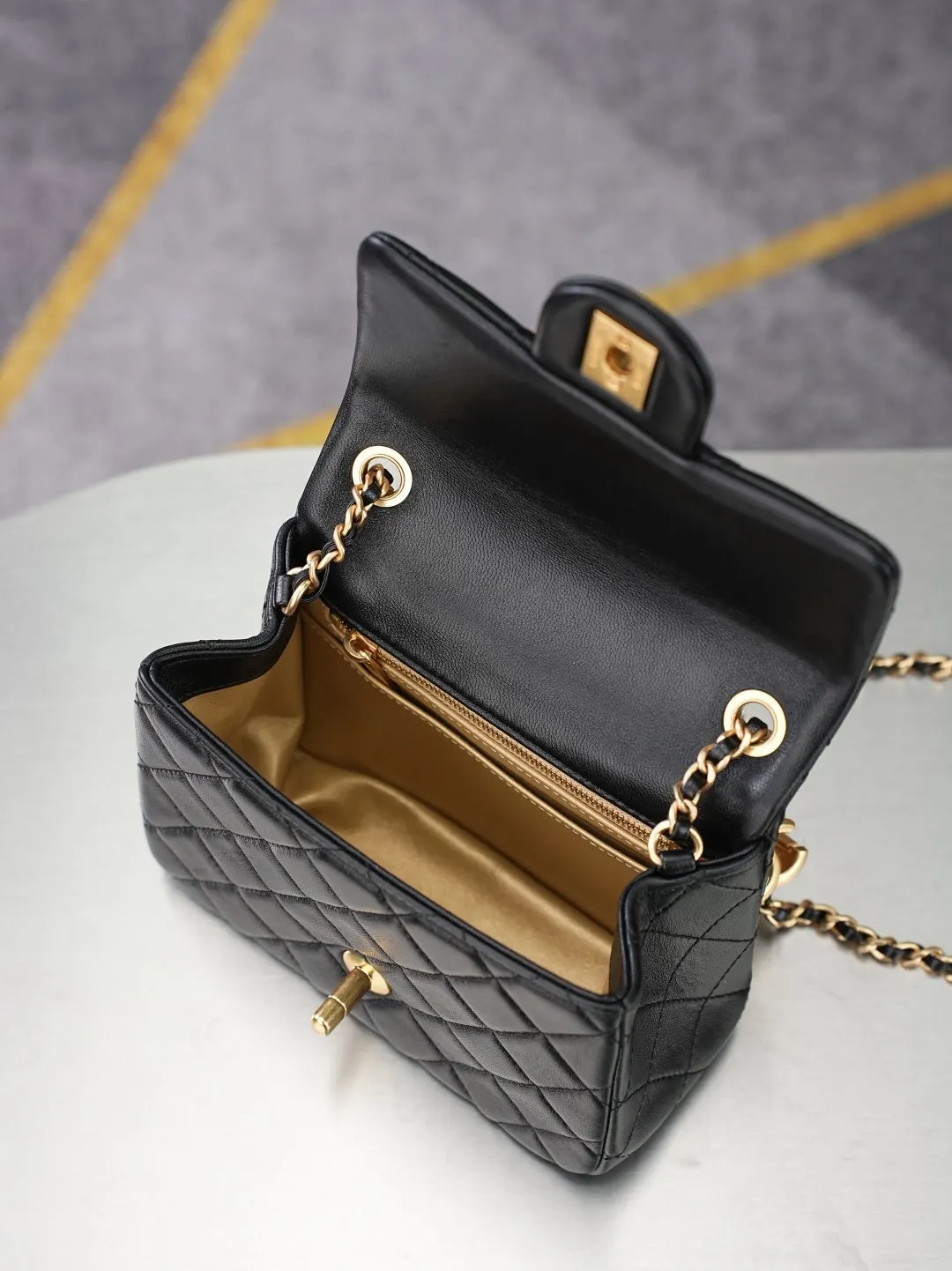 Black Chain Bag Image 9 Black Chain Bag Image 9