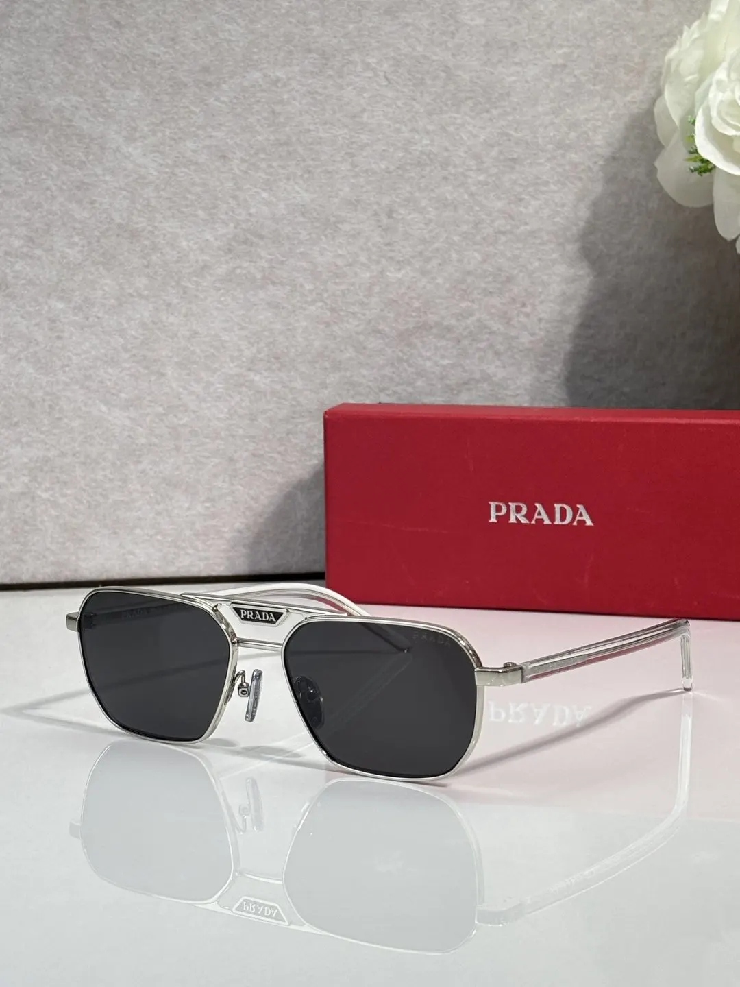Prada 墨镜 時尚防晒款