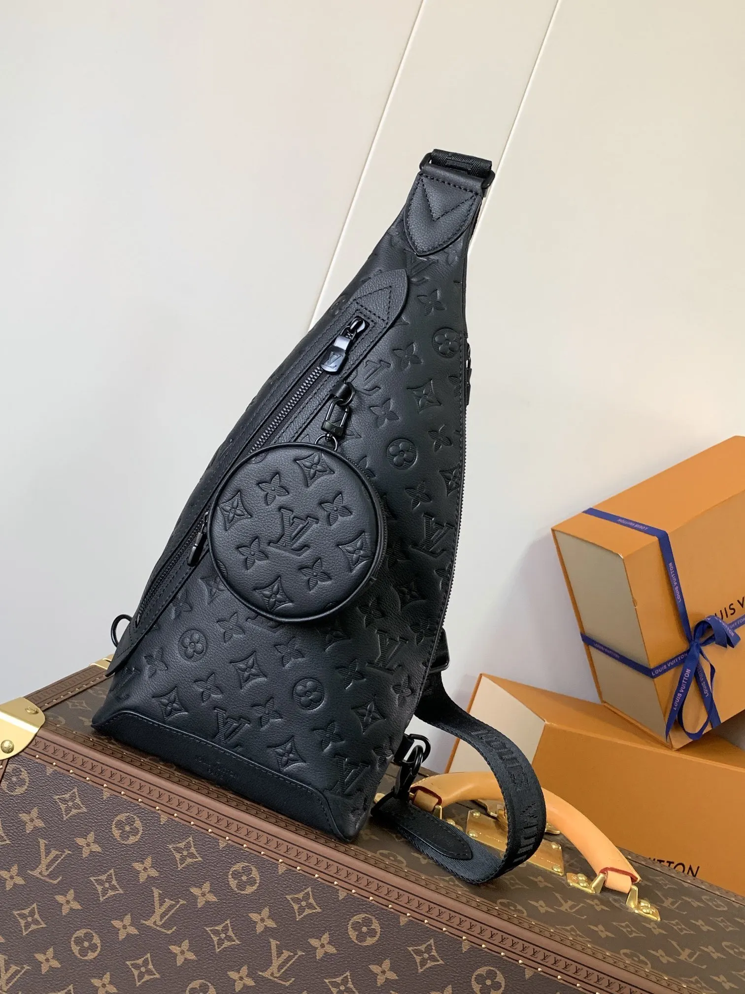 牛皮 拉链侧袋可收納智能手机 可拆卸收納包方便取放物品 可 雙肩包 实用雙肩款