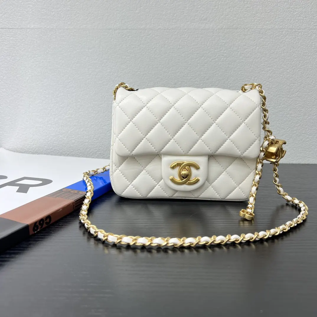 CHANEL 米白色小羊皮菱格鏈條包 金扣款