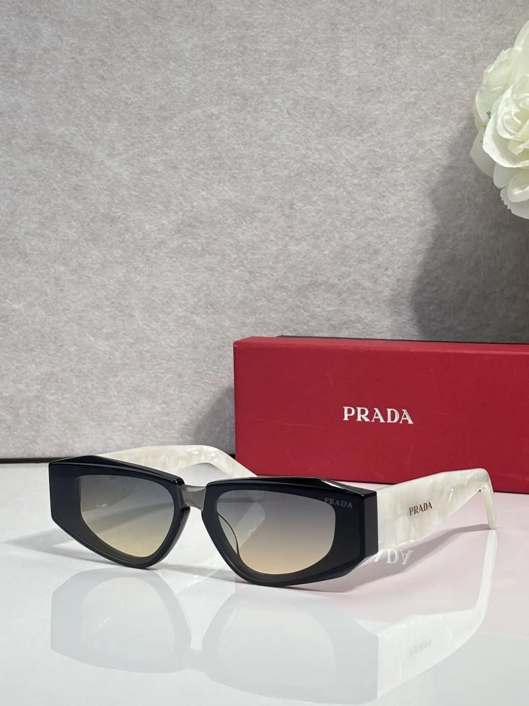 Prada 墨镜 時尚防晒款