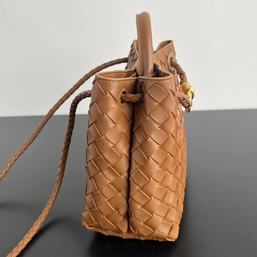 Bottega Veneta 金色 羊皮 斜挎包 轻便斜挎款