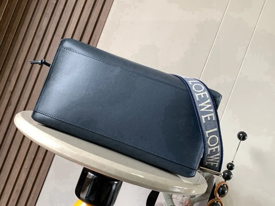 深藍 牛皮 Cubi惊艳亮相 这次出了Cubi 真是让人惊喜 腋下包 復古腋下背款