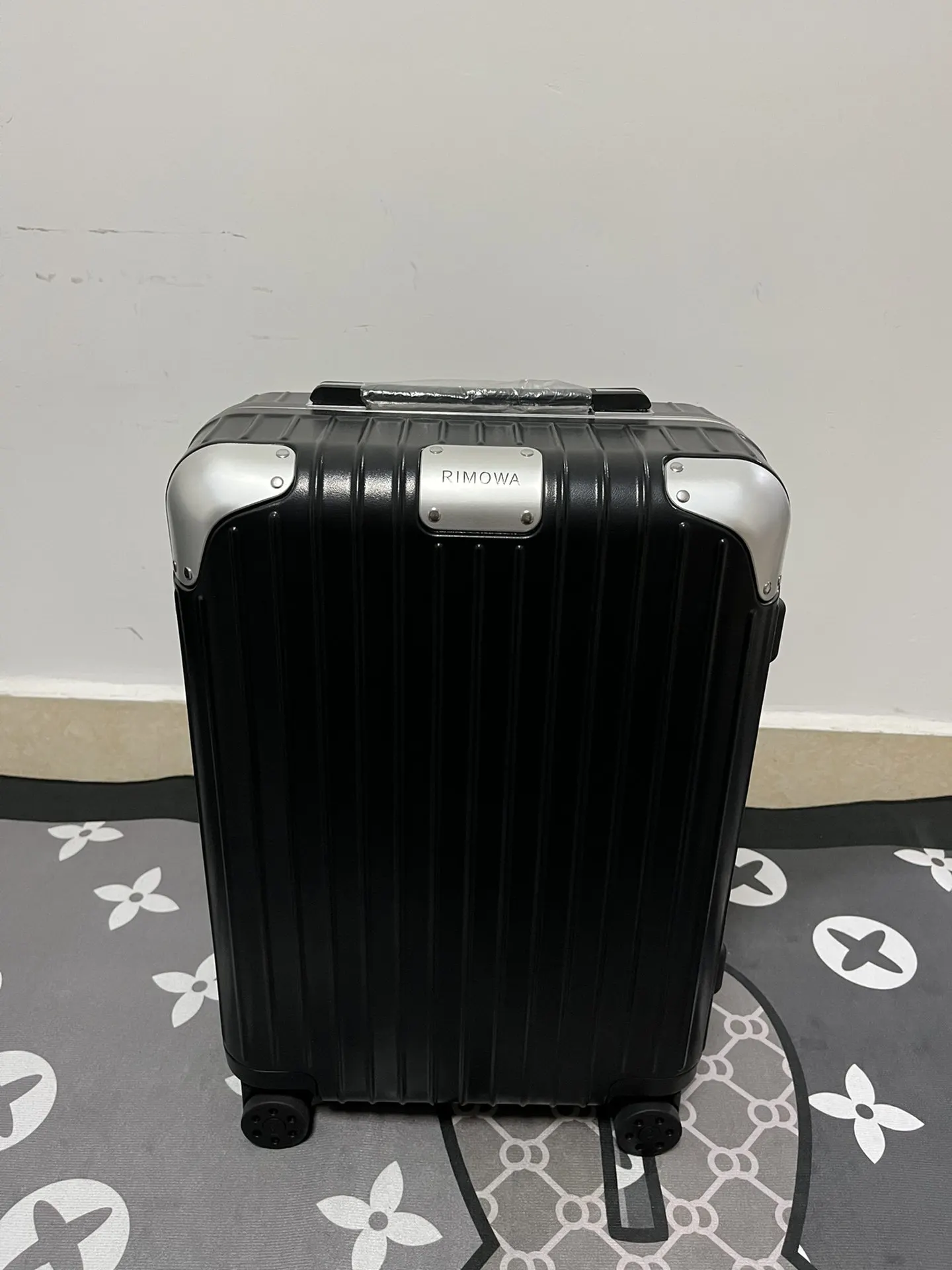 Rimowa Black White Suitcase Travel Lightweight