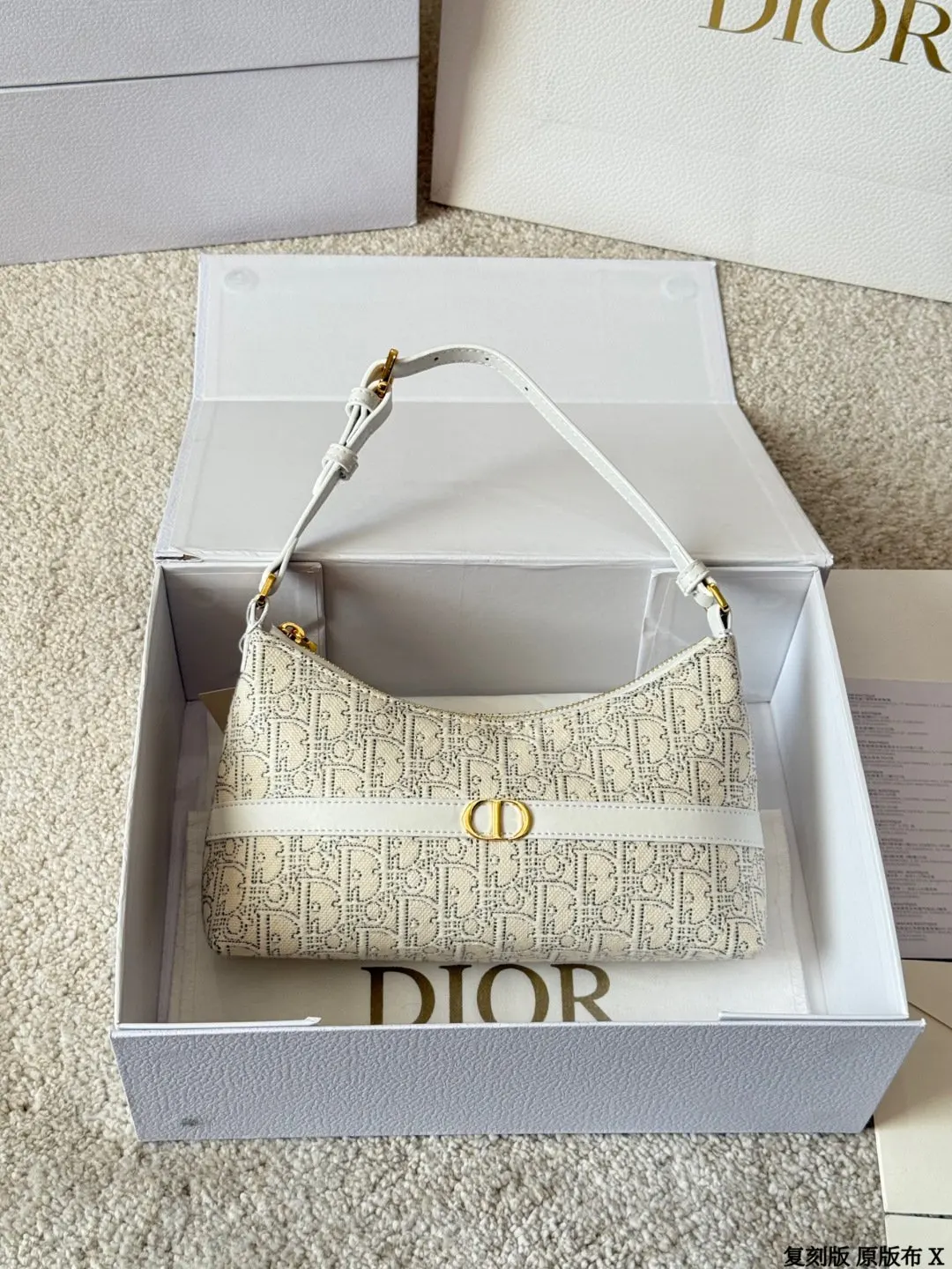 Dior 奶白 金色 小牛皮 收纳包 旅行收纳款