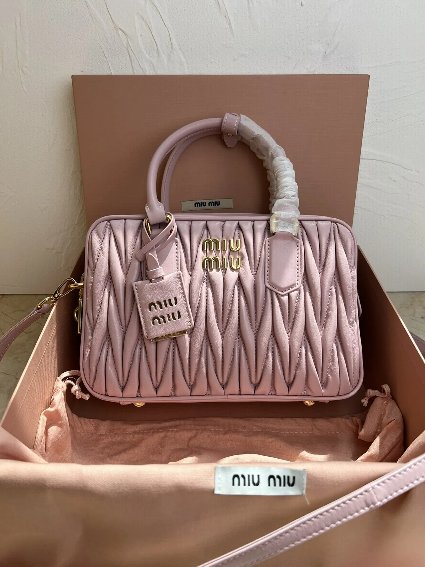 Miu 羊皮 斜背包 輕便斜挎款