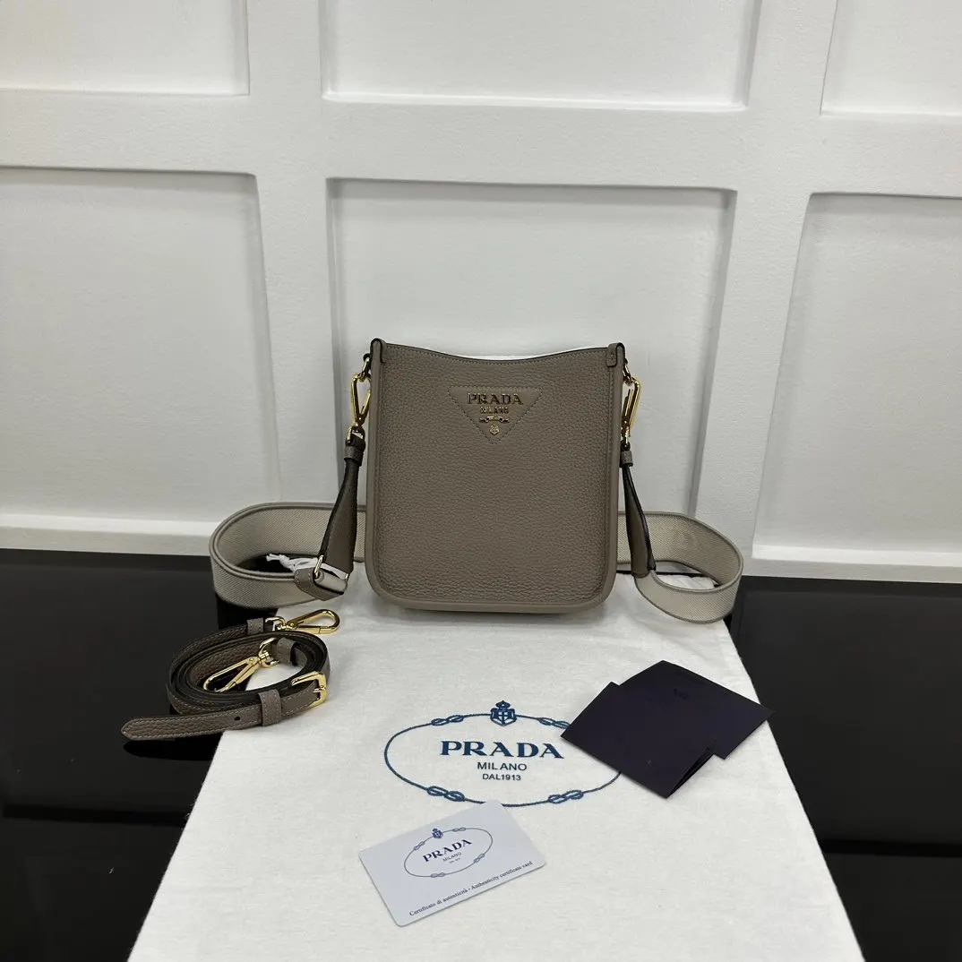 PRADA 雙肩背包 輕便实用款