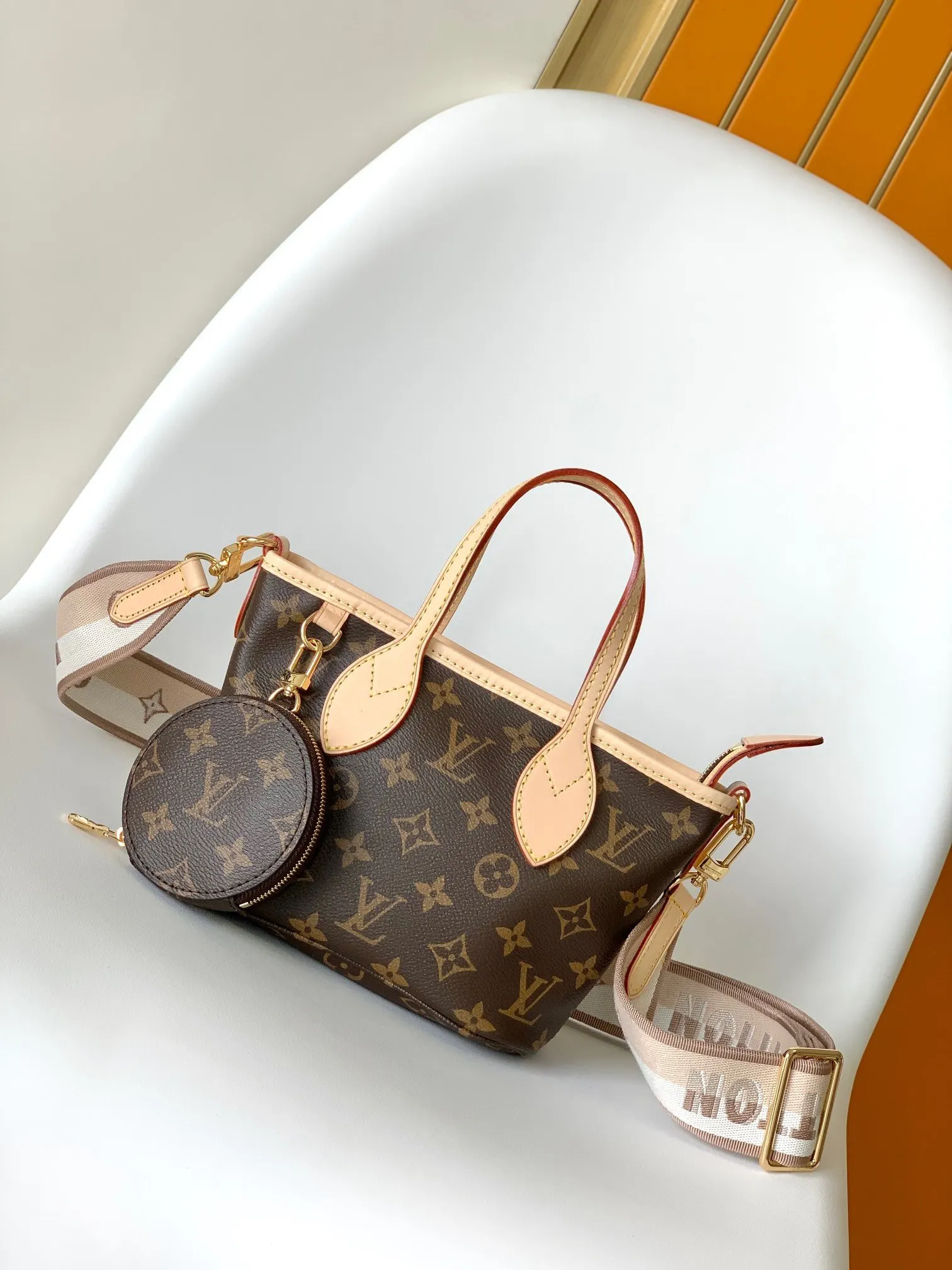 Neverfull 牛皮 手拿包 精致手拿款