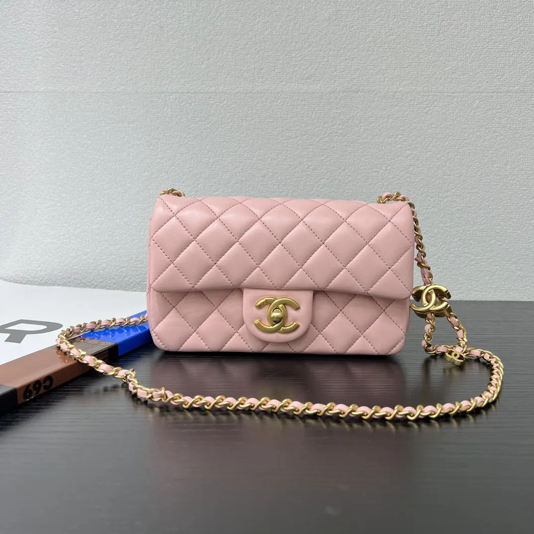 CHANEL 粉色小羊皮菱格鏈條包 迷你款