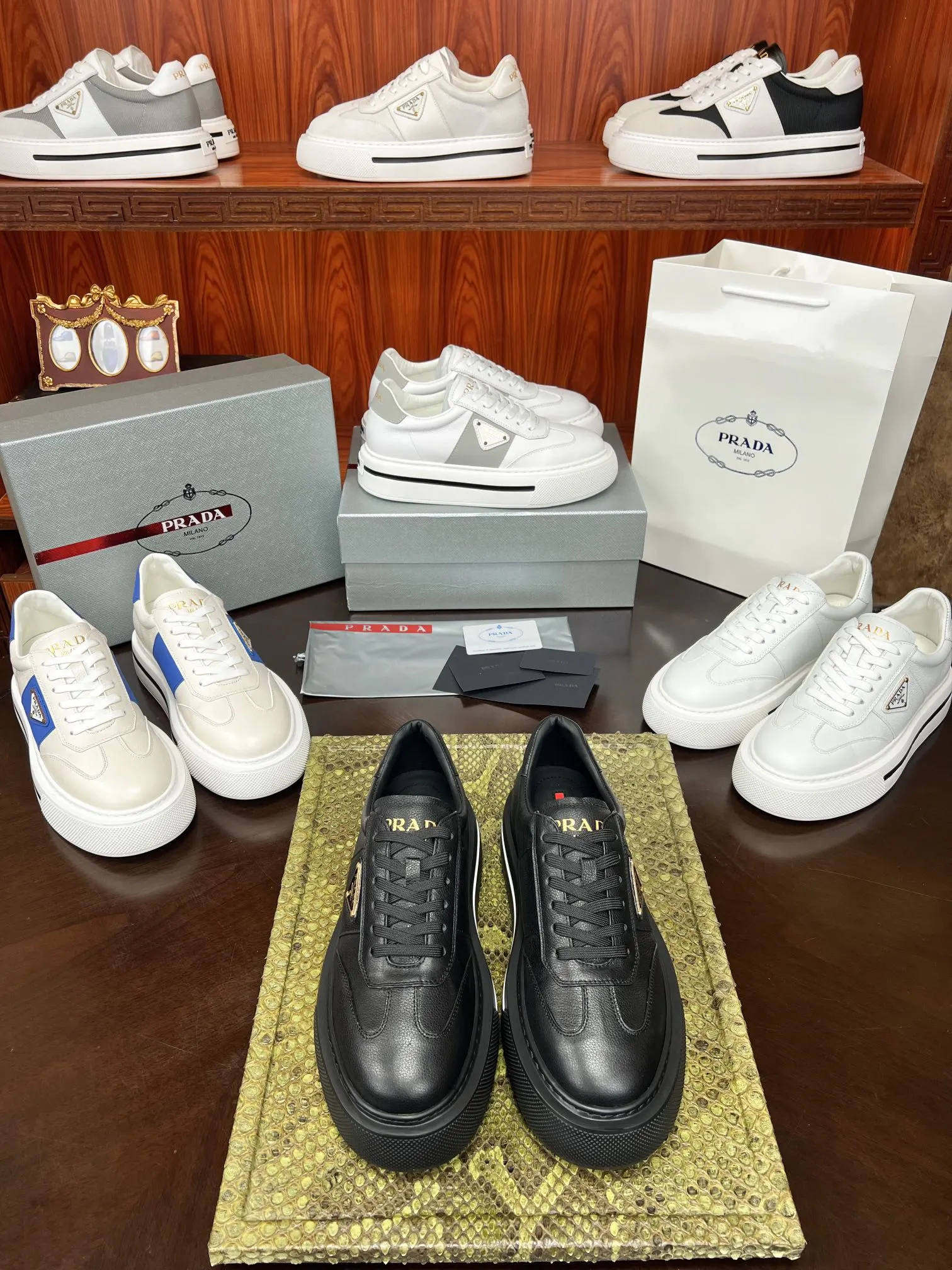 PRADA 牛皮 休閒鞋 舒適百搭款