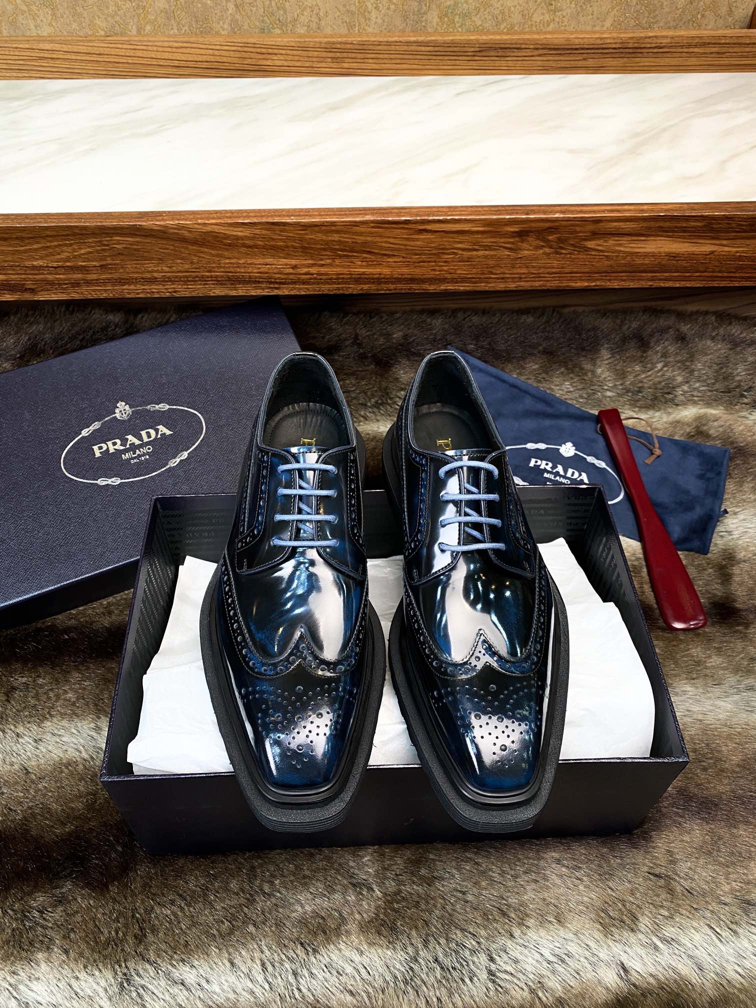PRADA 牛皮 休閒鞋 舒適百搭款