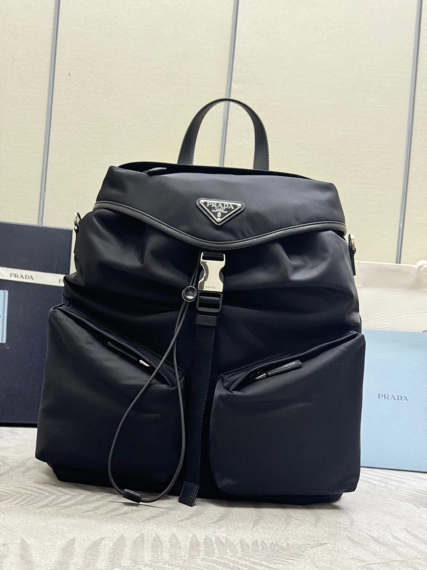 PRADA Re-Nylon尼龍 牛皮 雙肩背包 輕便实用款