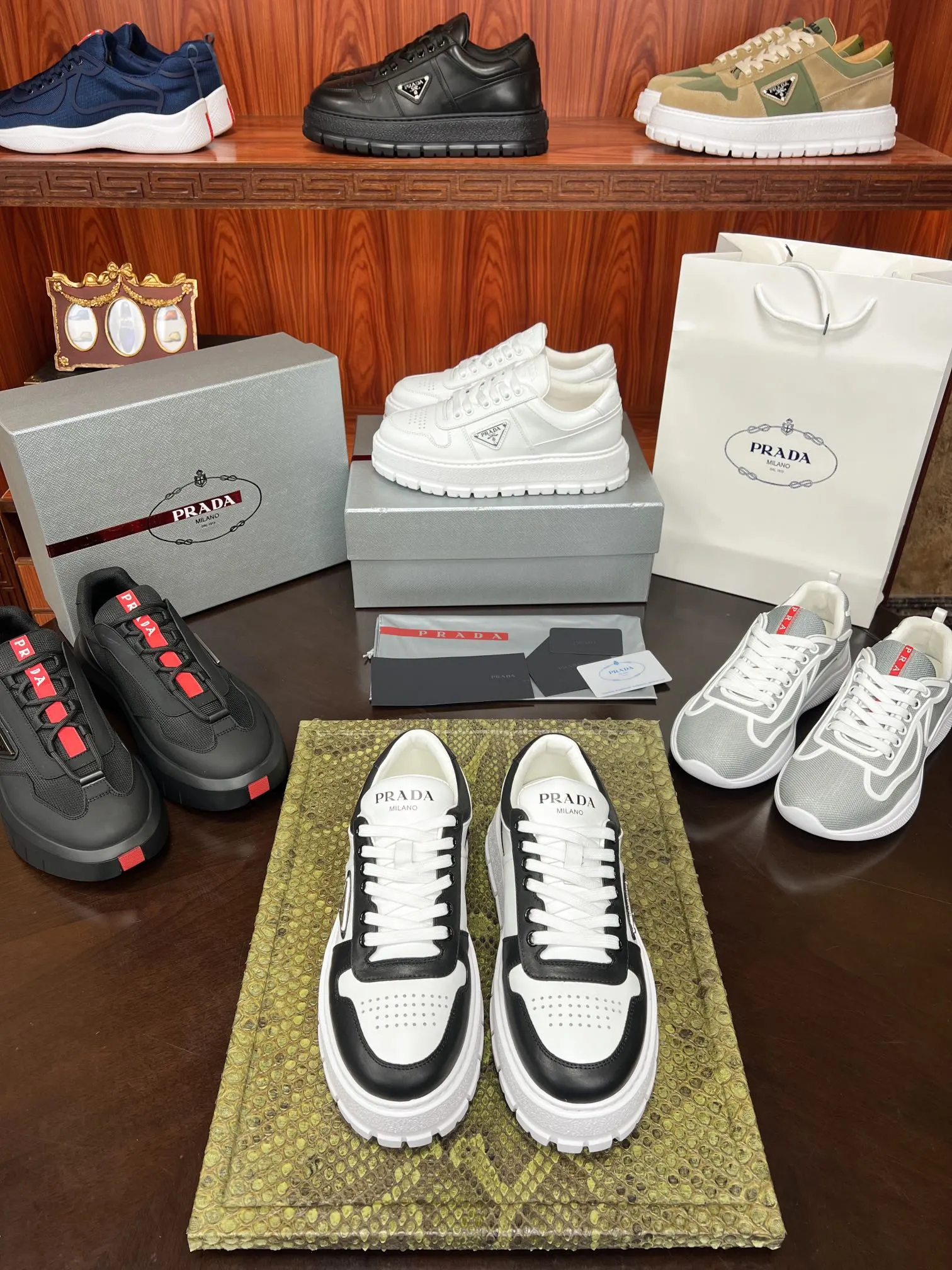 PRADA 牛皮 休閒鞋 舒適百搭款