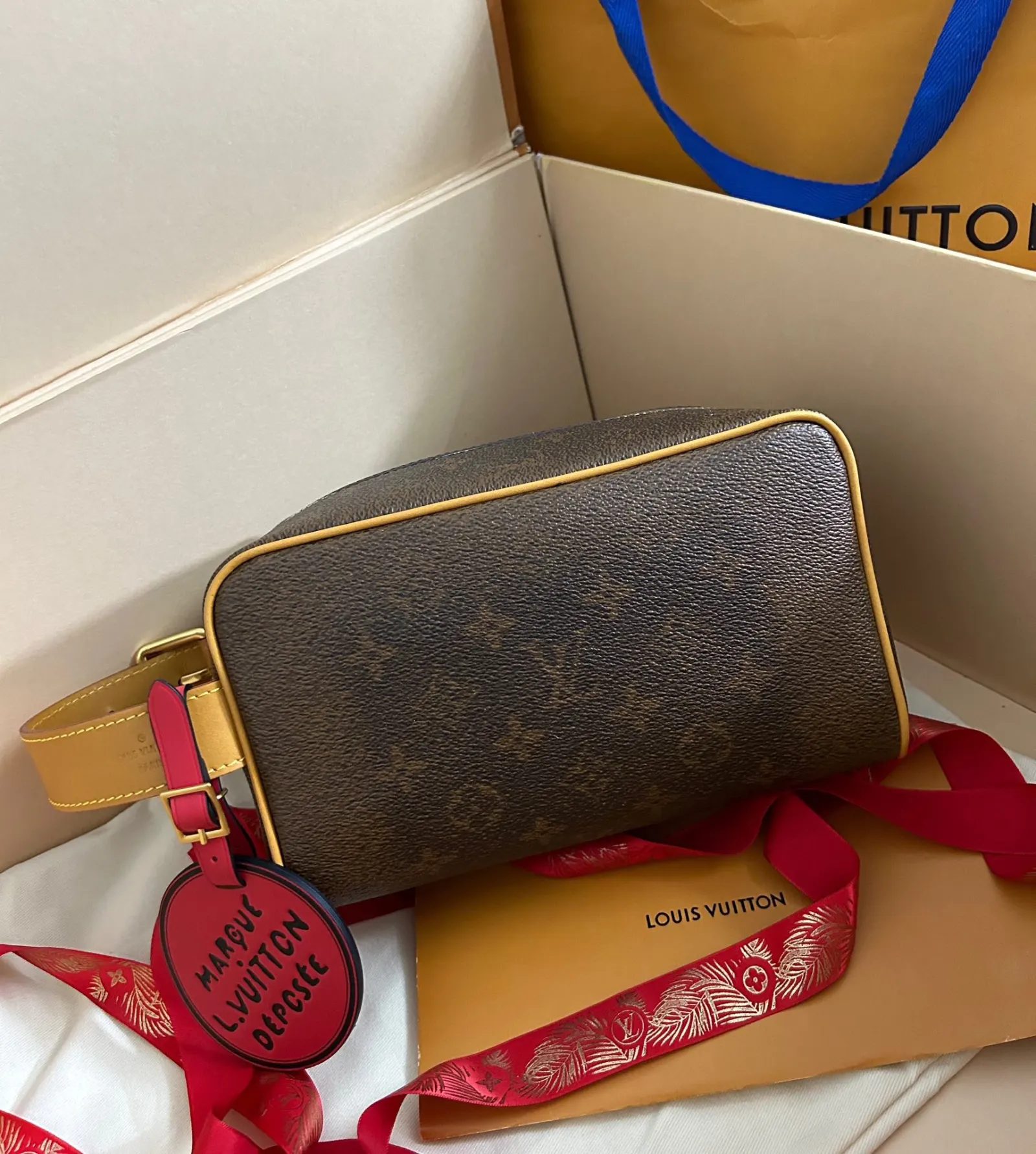 LV 牛皮 化妆包 便携收纳款