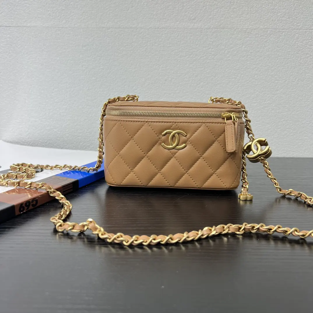 CHANEL 棕色小羊皮菱格鏈條包 金链翻蓋款
