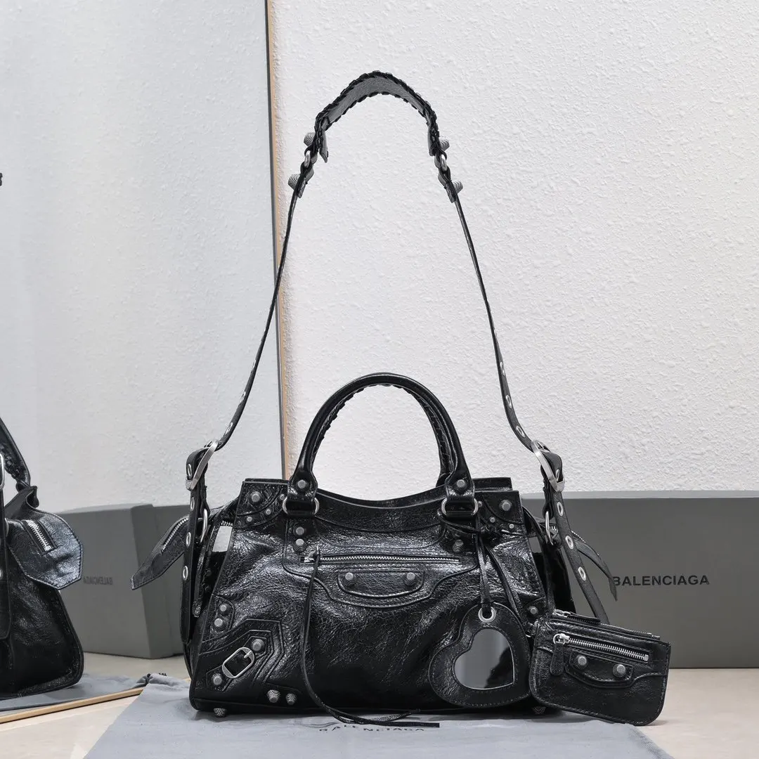 Balenciaga Le City 銀色 羊皮 斜背包 日常搭配款