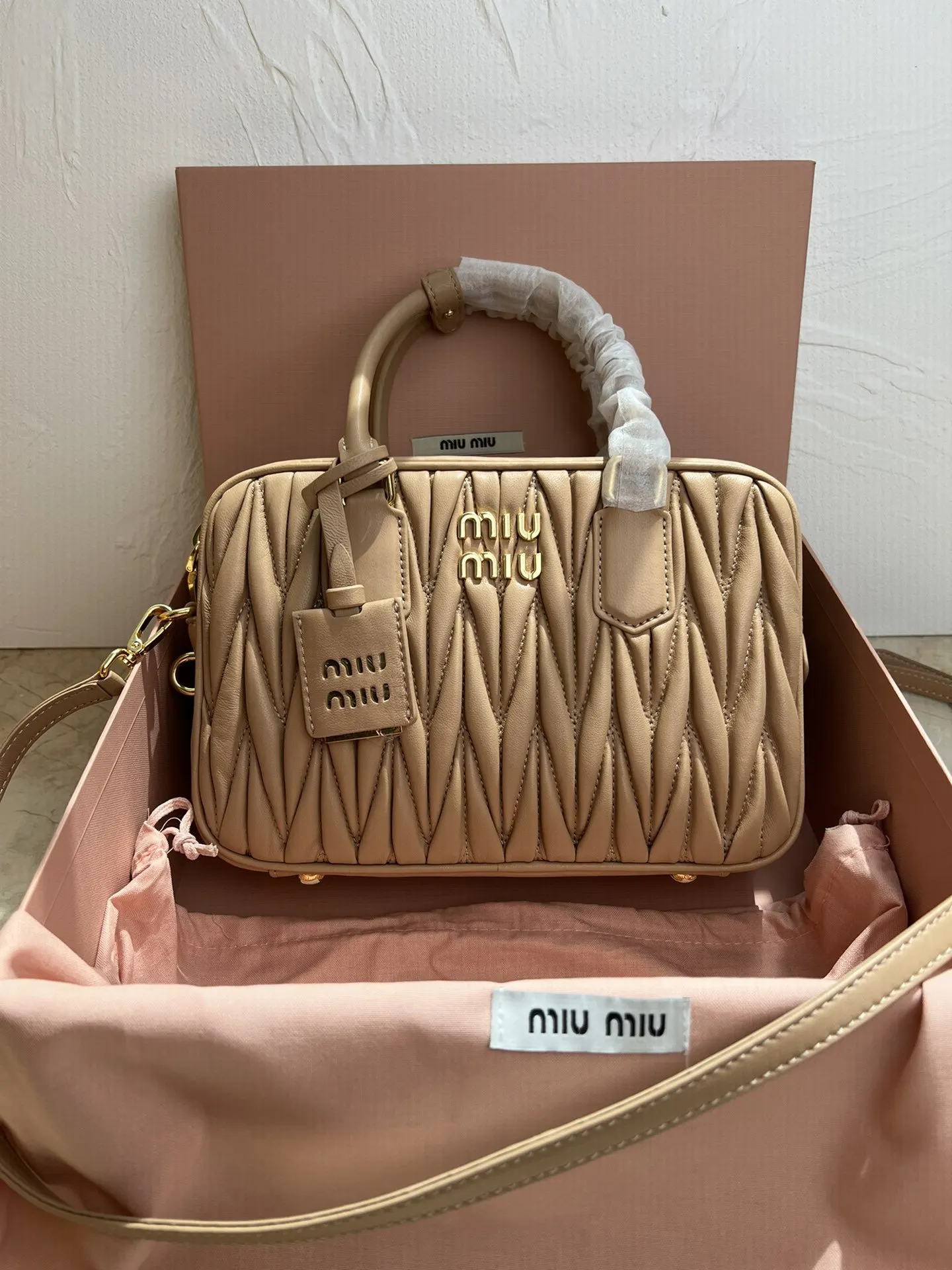 Miu 羊皮 斜背包 輕便斜挎款