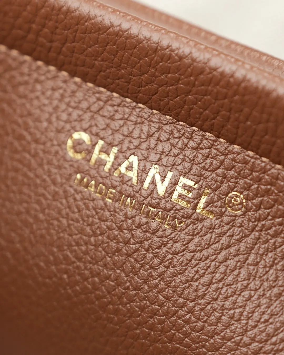 CHANEL 白色 焦糖色 小牛皮 腋下包 復古腋下背款(數字9) CHANEL 白色 焦糖色 小牛皮 腋下包 復古腋下背款(數字9)