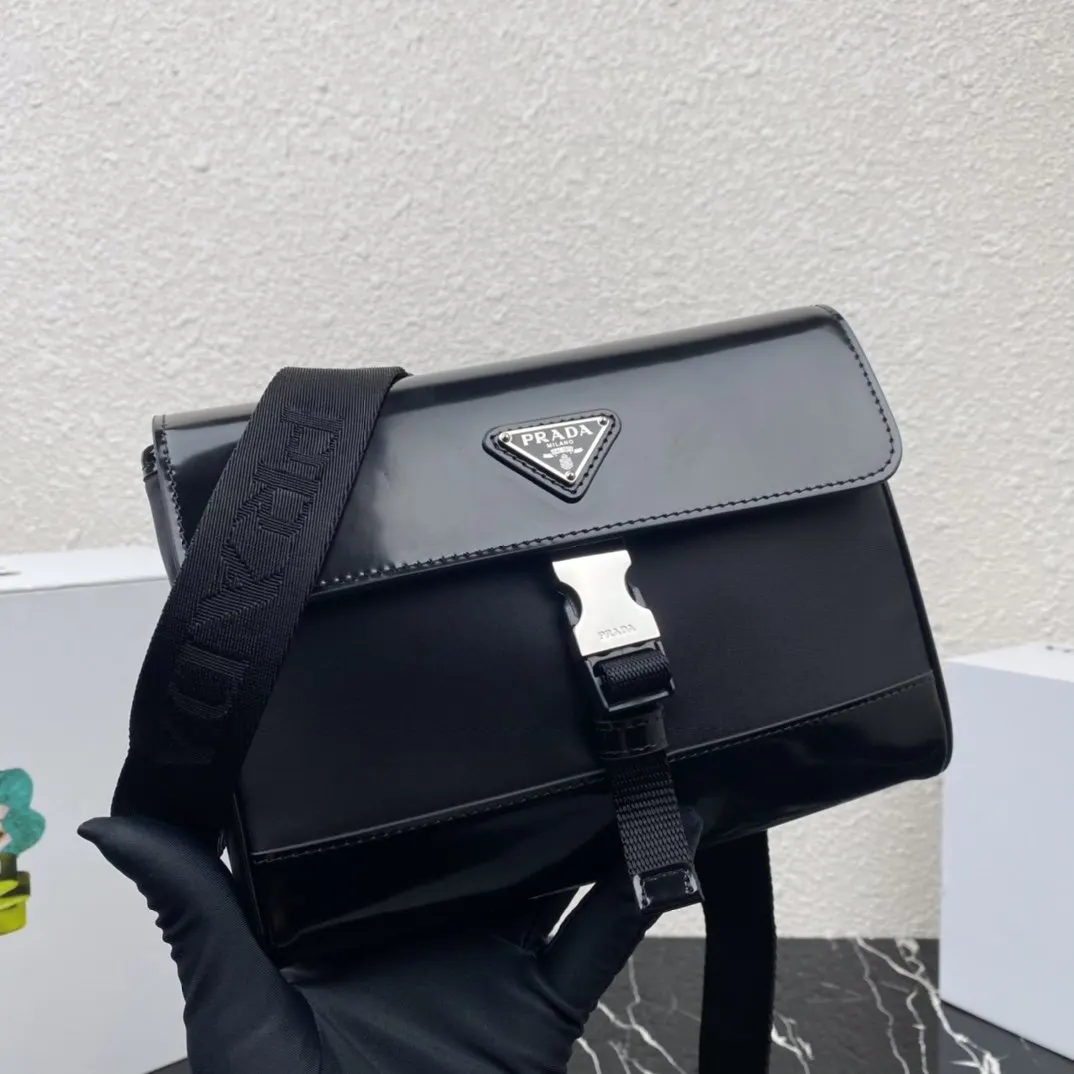 尼龙 再生尼龙纱线ECONYL®通过提纯海洋塑料 渔网和纺 斜挎包 轻便斜挎款