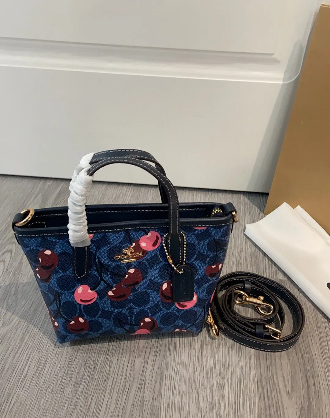 Coach 樱桃Mini City迷你小托特斜挎饺子包C 托特包 大容量托特款