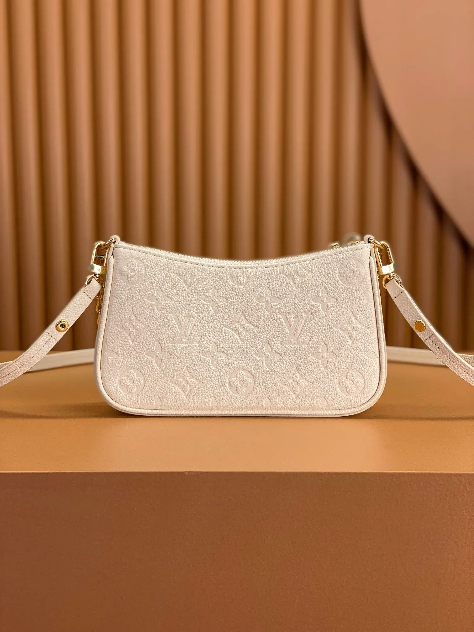 White Shoulder Bag Image 9 White Shoulder Bag Image 9