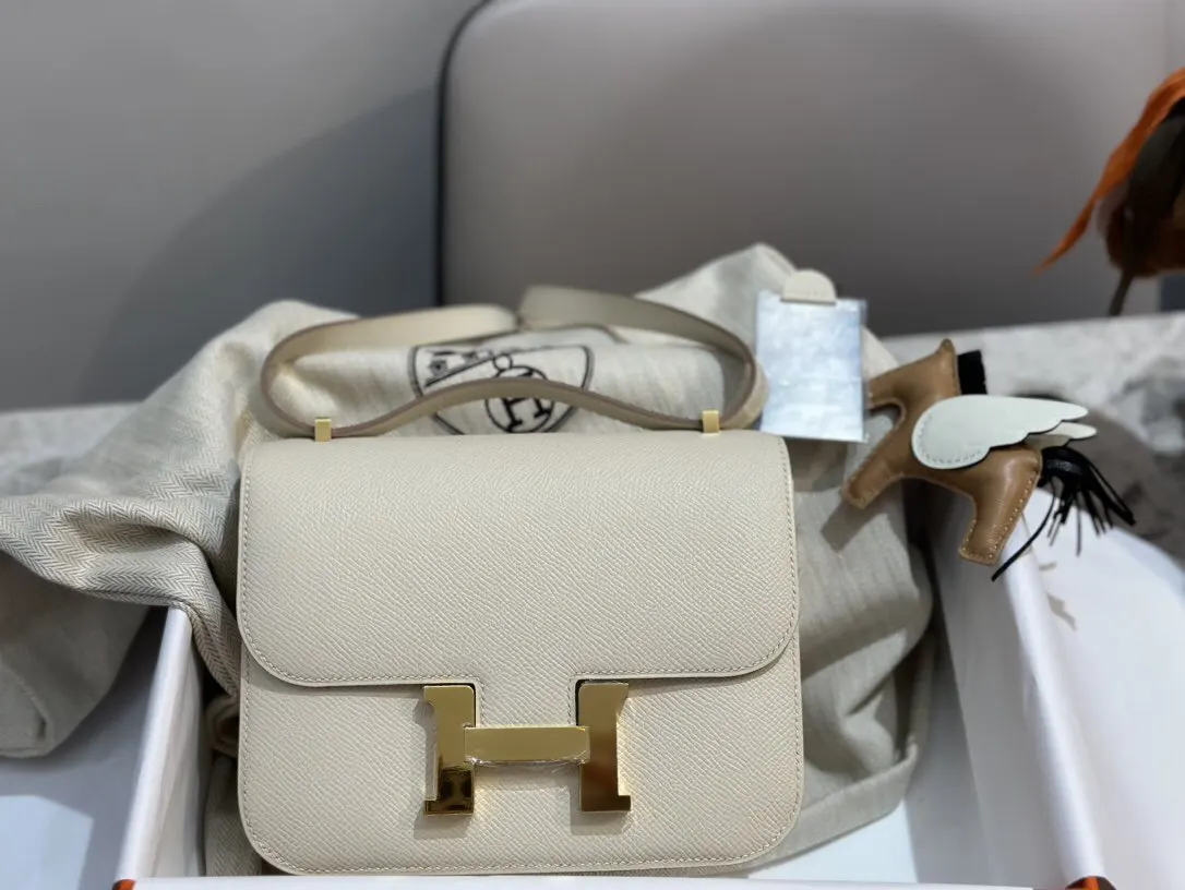 Hermes Constance 奶昔白 Epsom掌纹牛皮 斜背包 19cm 經典款