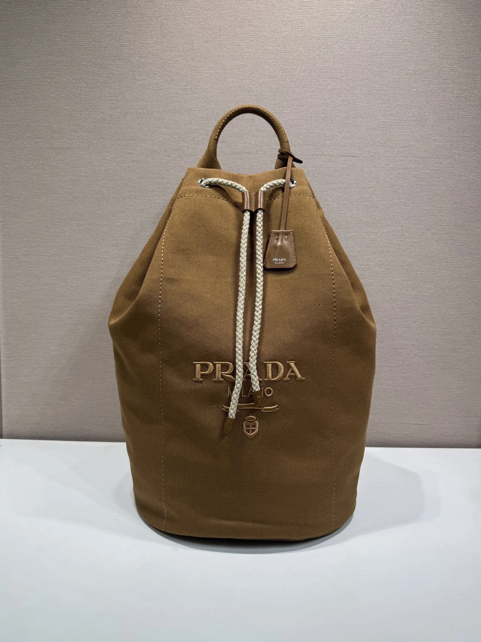皮革 同色字母徽标刺繡注入独特經典格调 旅行袋 大容量旅行款