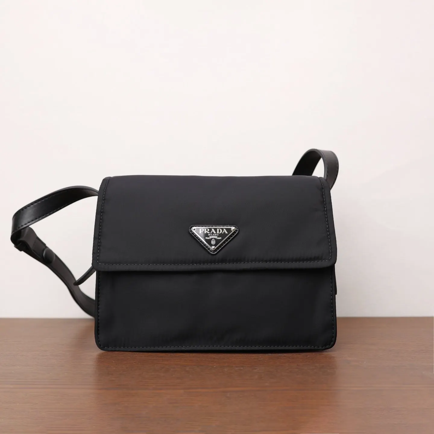 Prada 尼龍 斜背包 輕便斜挎款