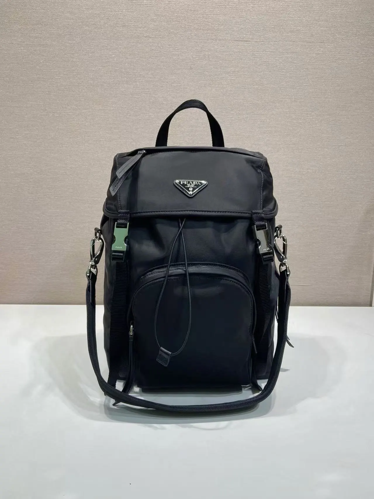 PRADA Re-Nylon尼龍 雙肩背包 輕便实用款