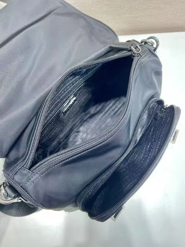 小牛皮 帅哥们 赶紧入手吧 又是一款永不过时 长 高 腰包 休闲腰包款