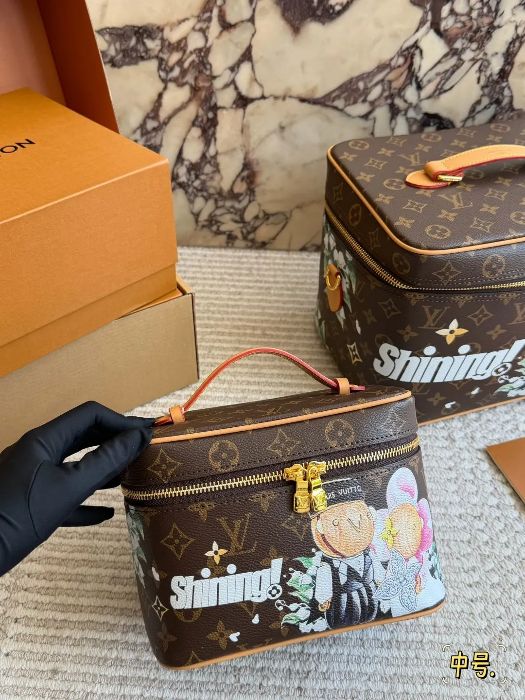 LV 化妝包 长肩带 可斜挎 无盒 便携收納款