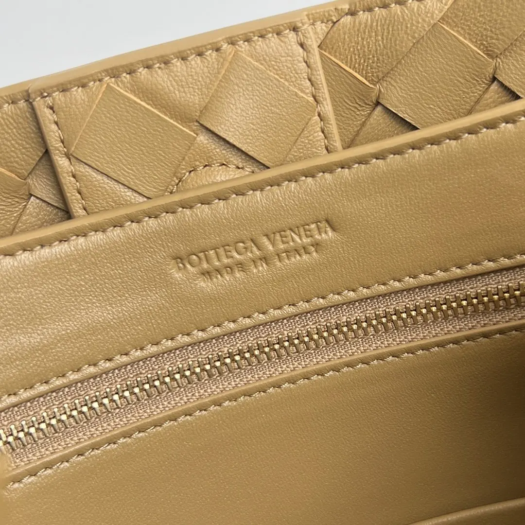 Bottega Veneta 金色 羊皮 斜挎包 轻便斜挎款