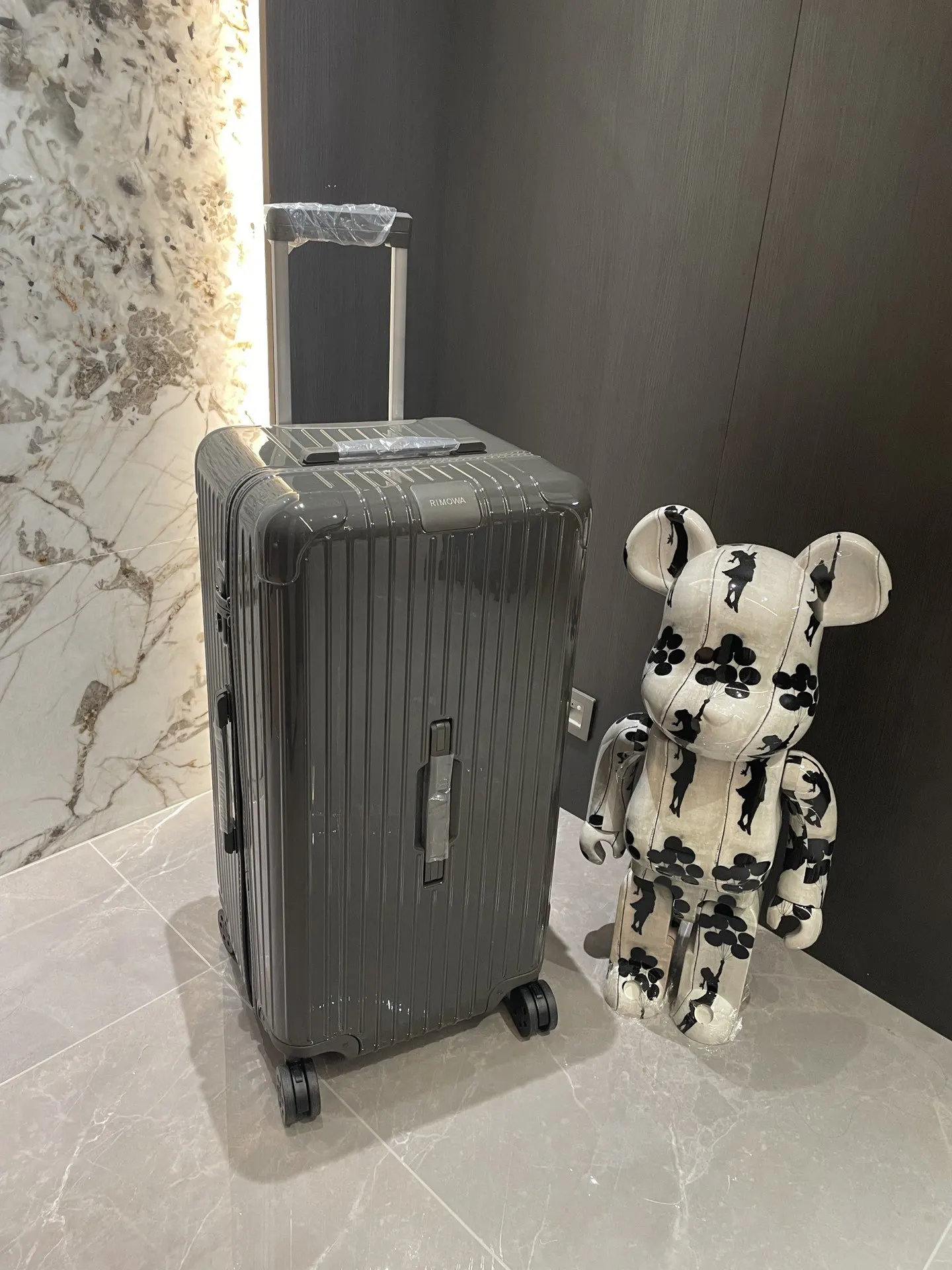 黑色 白色 日默瓦rimowa拉杆箱行李箱登机箱旅行箱方胖子運動 旅行拉杆款 輕便出行款
